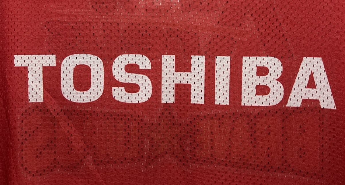 Vintage VINTAGE TOSHIBA BASKETBALL TEAM SLEEVELESS JERSEY Size US XL / EU 56 / 4 - 4 Thumbnail