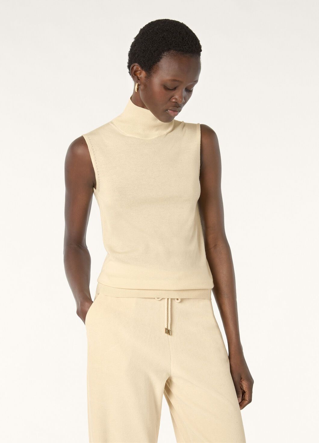 Loro Piana o1w1db10825 FAO5327 Piuma Top in Beige Size XS / US 0-2 / IT 36-38 - 4 Thumbnail