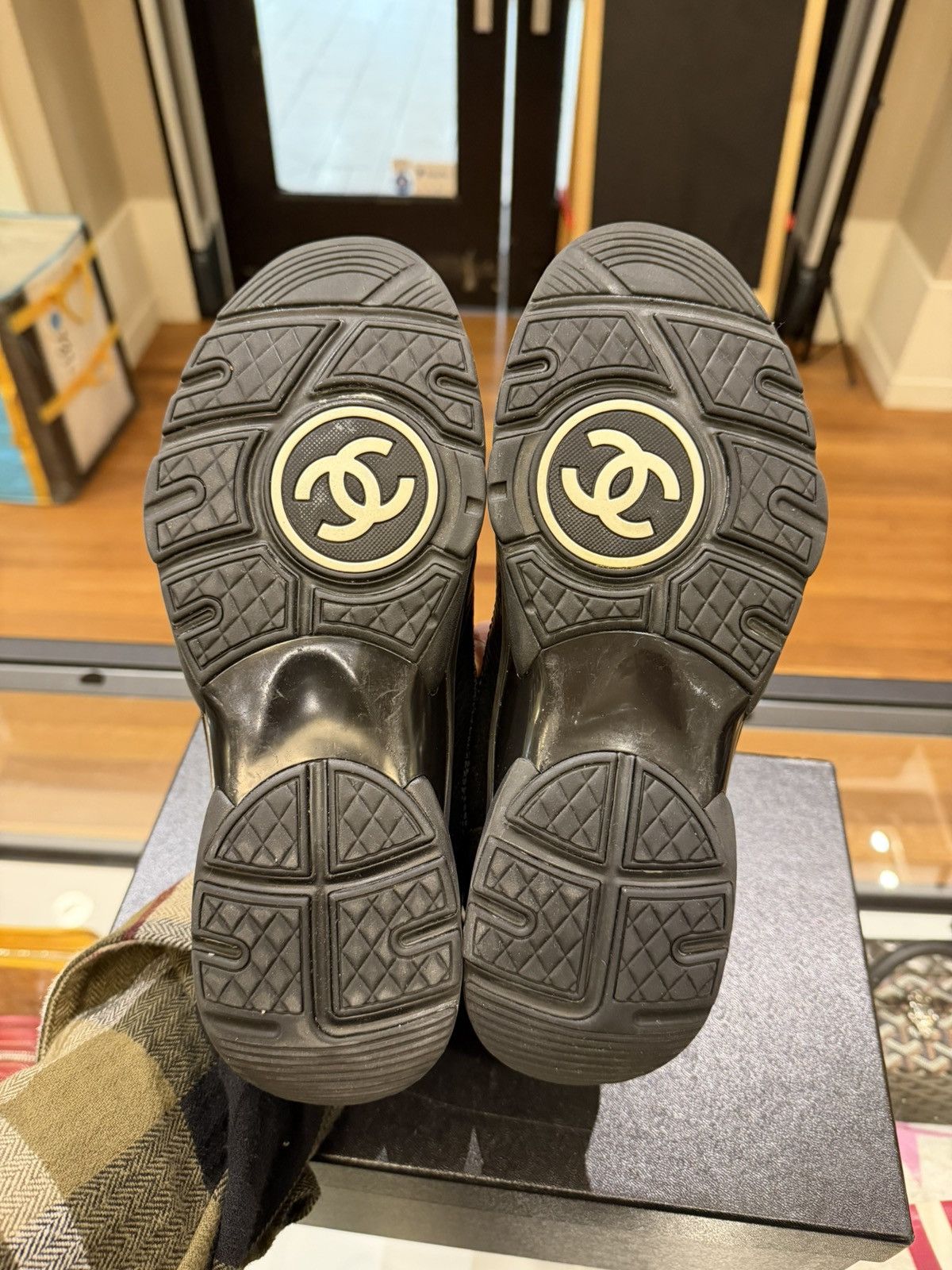 Chanel Chanel Suede Trainer - Black White Size US 7 / EU 40 - 5 Thumbnail