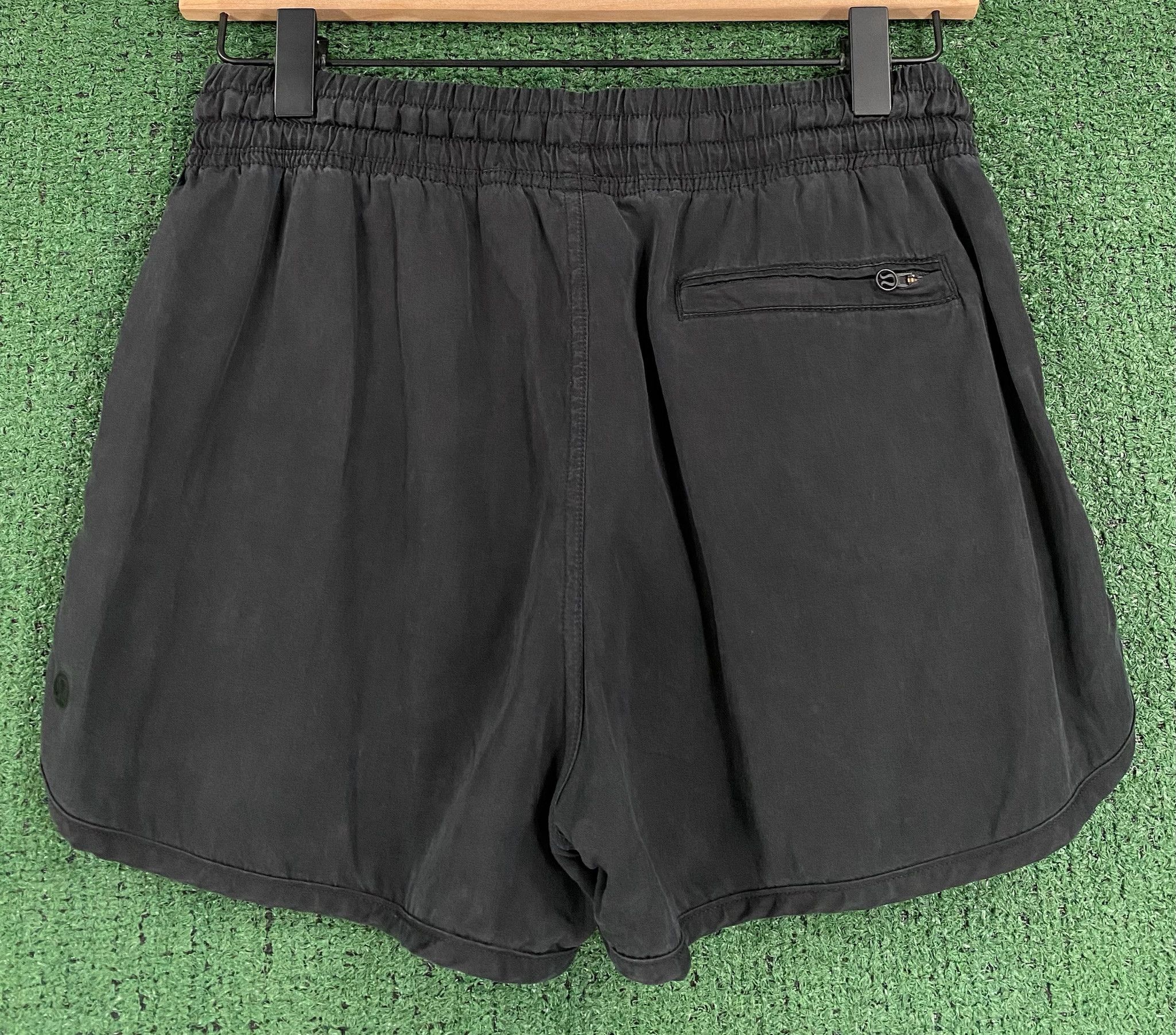 Lululemon Lululemon Tencel Lyocell Black Track Shorts Women’s Size 4 Size 28" / US 6 / IT 42 - 4 Thumbnail