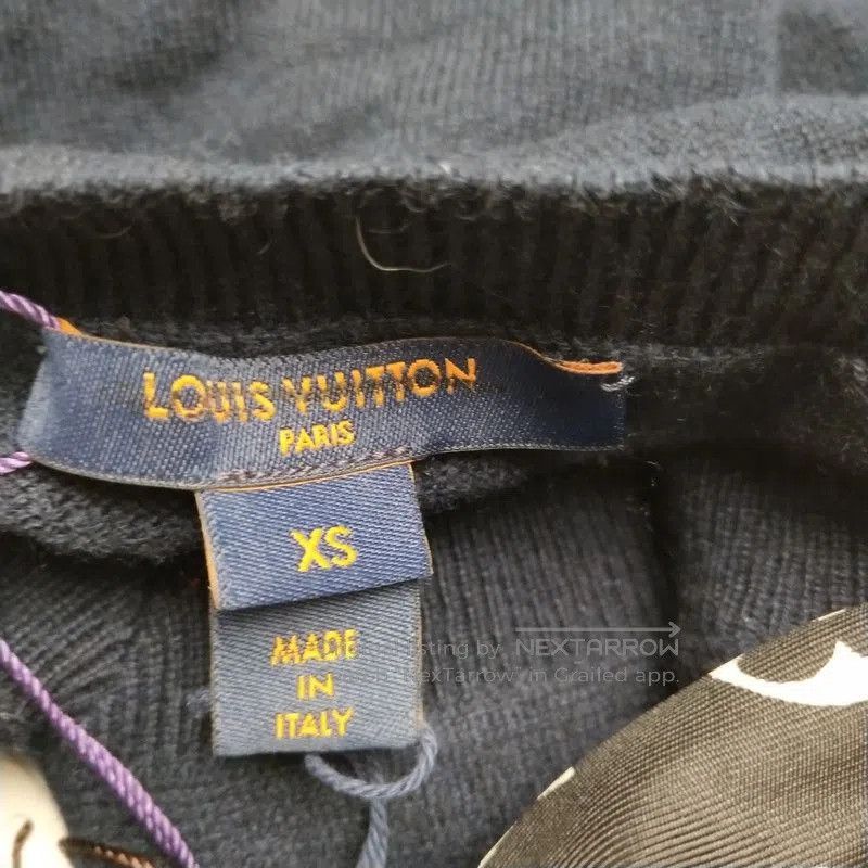 Louis Vuitton Louis Vuitton Cashmere V-Neck Knitwear in Navy. Size US XS / EU 42 / 0 - 5 Thumbnail