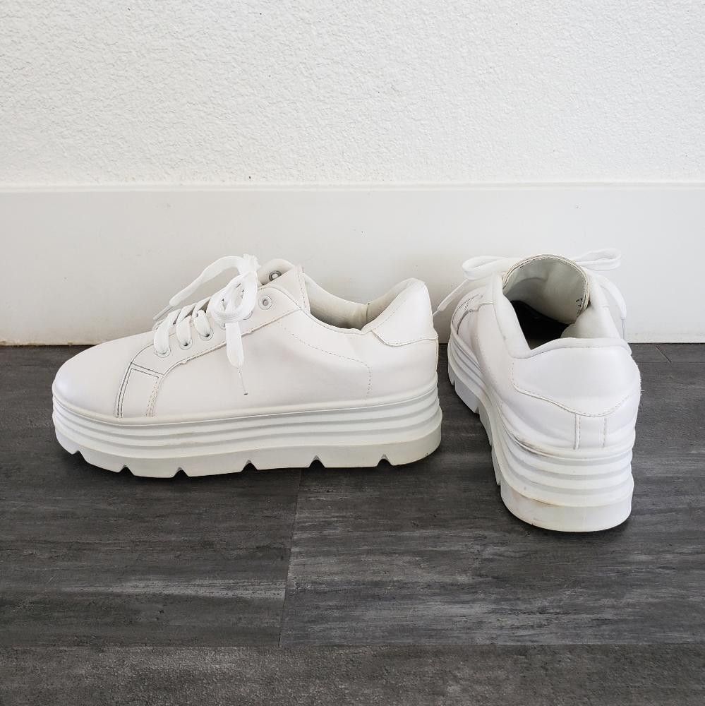 Designer White Classic Laced Up Platform Sneaks Size US 9 / IT 39 - 3 Thumbnail
