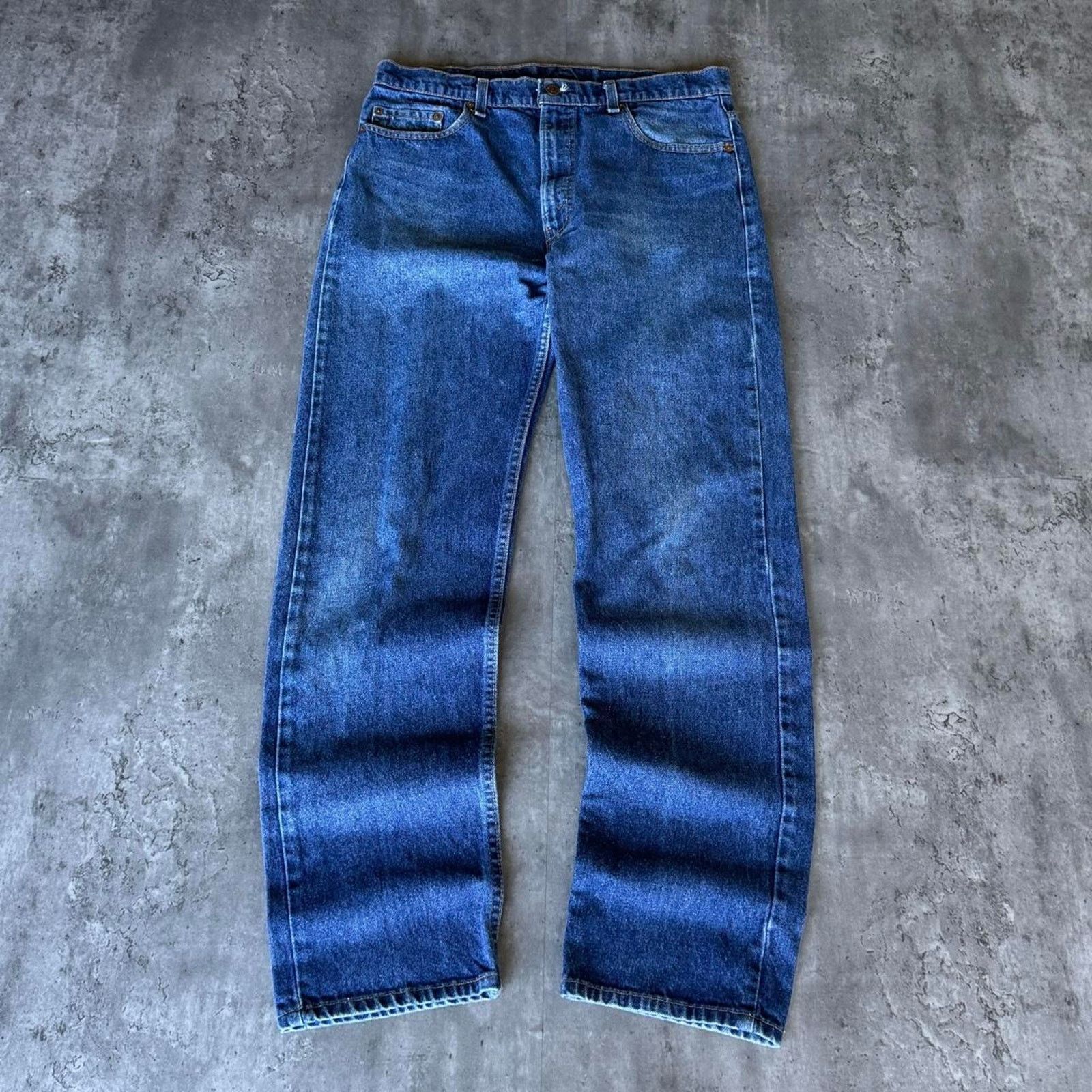 Levi's × Vintage Levi’s 505 Medium Wash Essential Denim Jeans Red Tab Size US 35 - 2 Thumbnail