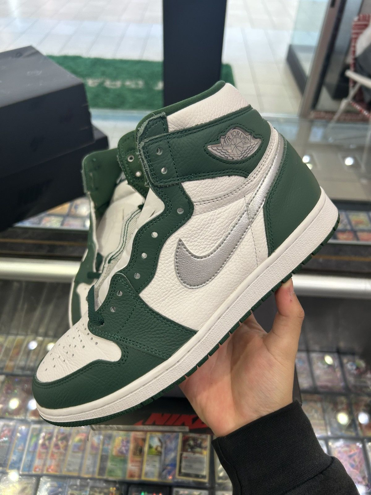 Jordan Brand Jordan 1 gorge green Size US 11 / EU 44 - 2 Thumbnail