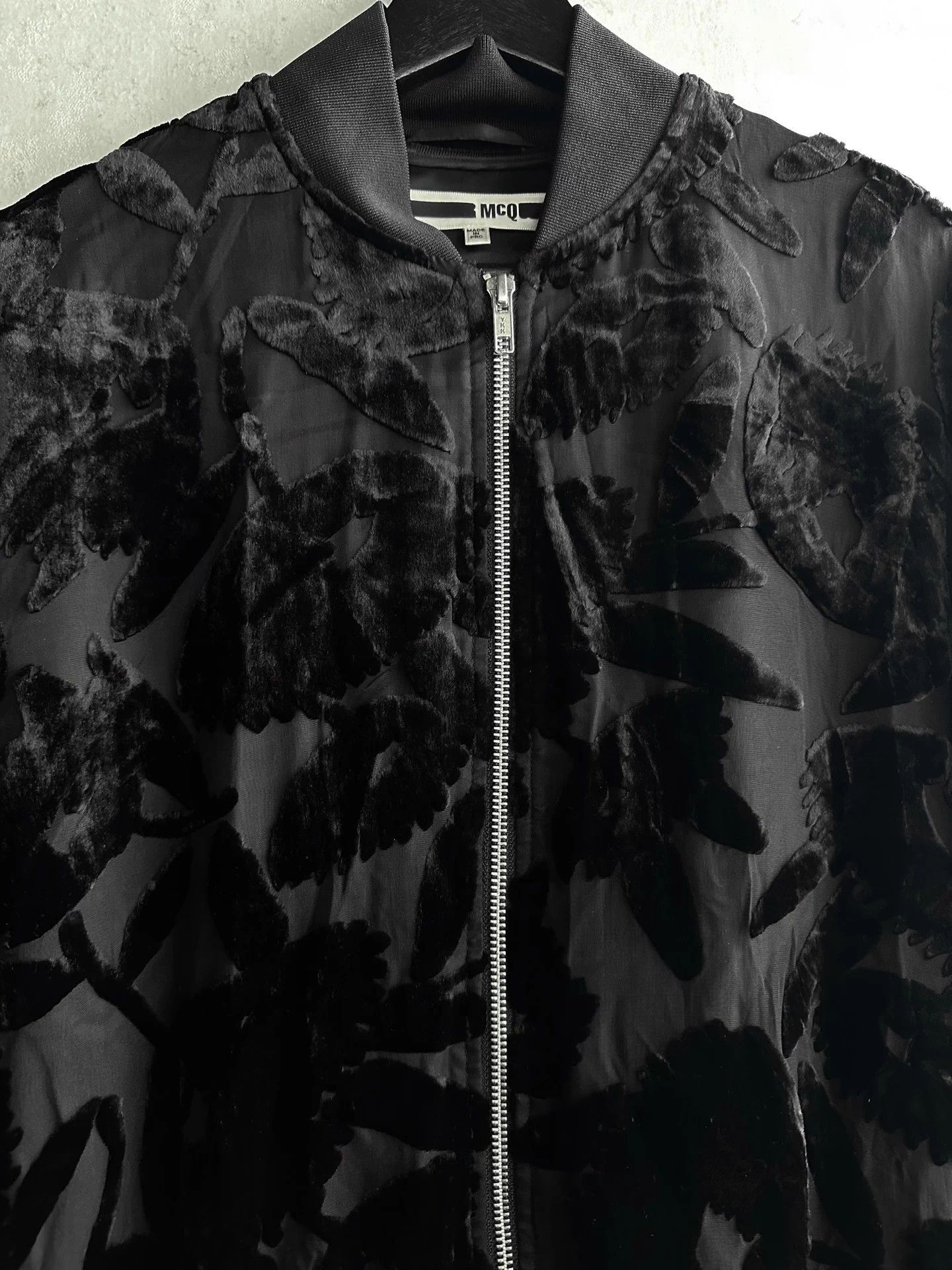 Alexander McQueen Alexander McQueen Silk Velvet Jacket with Burnout Design Size M / US 6-8 / IT 42-44 - 3 Thumbnail