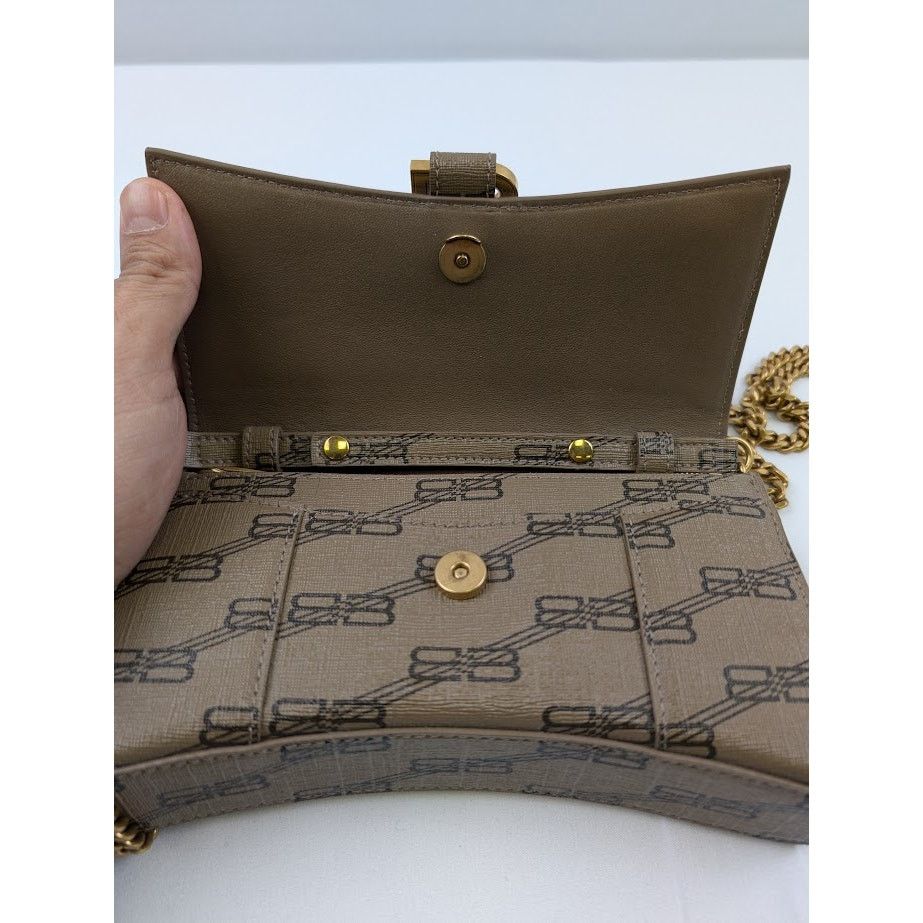 Balenciaga o1rshd1 Size: OS / BB Monogram Chain Shoulder Bag in Tan Size ONE SIZE - 14 Thumbnail
