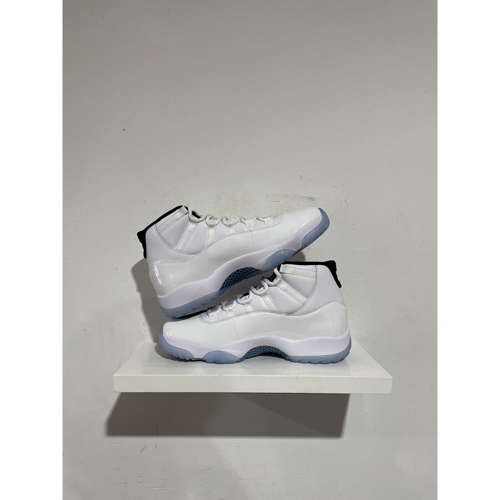 Jordan Brand NIKE JORDAN 11 LEGEND BLUE SIZE 11.5 NEW Size US 11.5 / EU 44-45 - 2 Thumbnail