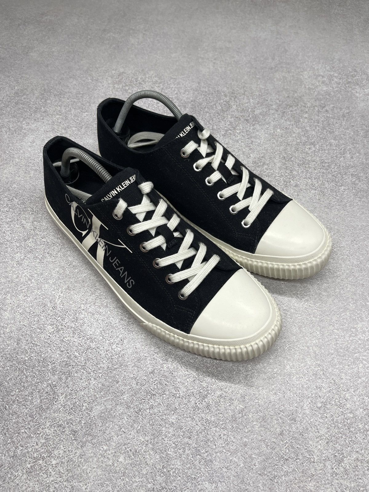 Calvin Klein Mens Calvin Klein Jeans Idol Low Sneakers Black/White Size US 11.5 / EU 44-45 - 2 Thumbnail