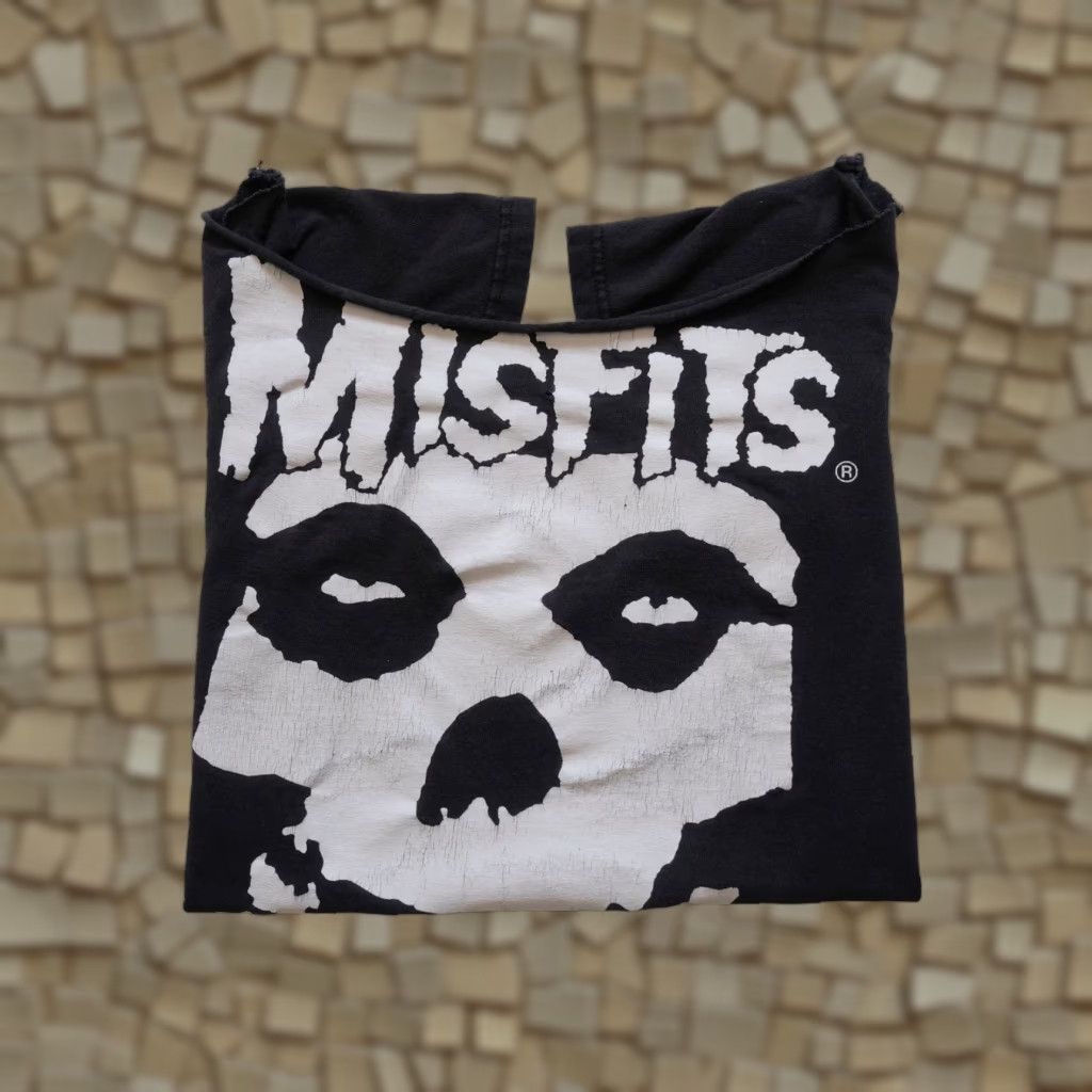 Vintage VINTAGE Misfits T-Shirt Size US L / EU 52-54 / 3 - 1 Thumbnail