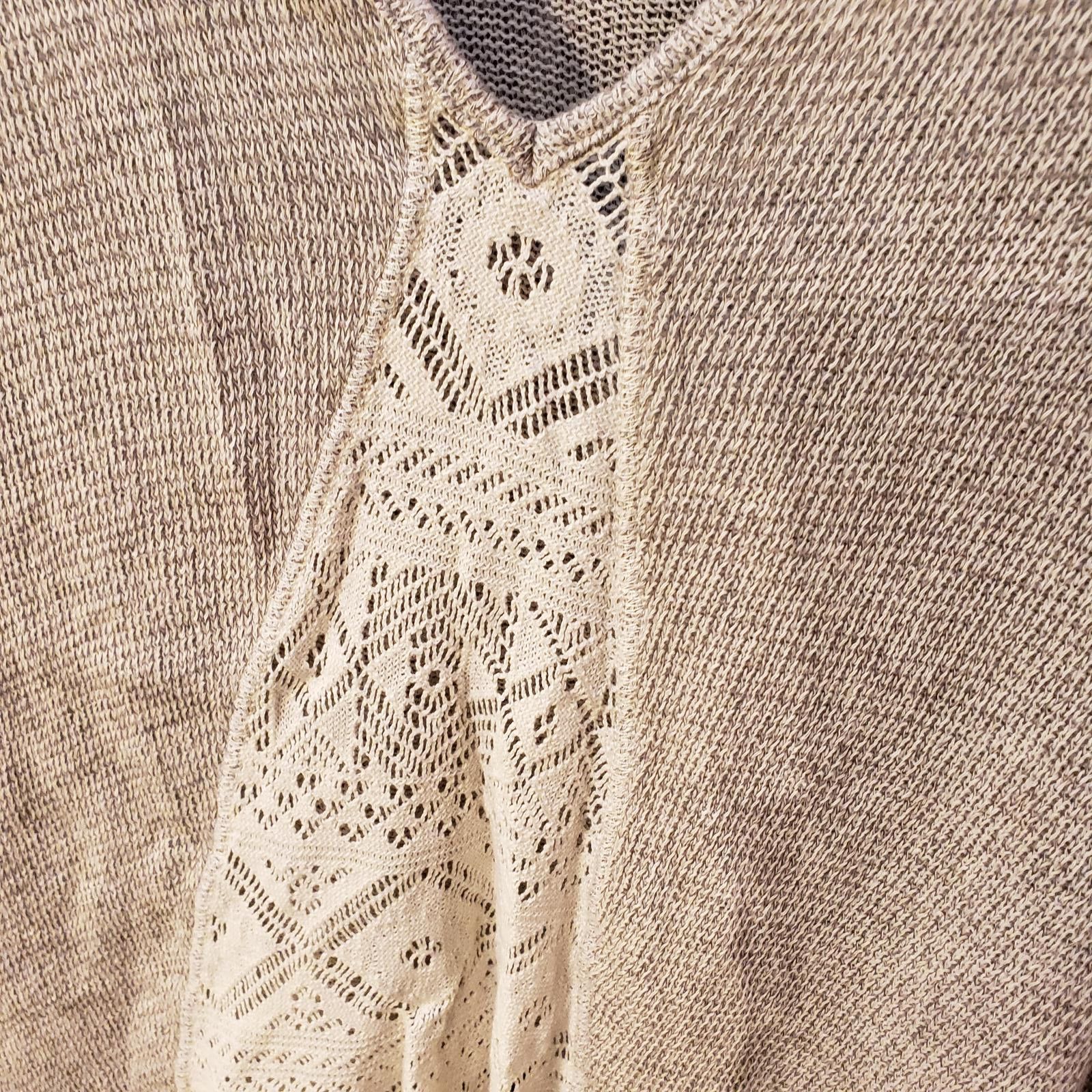 Other Hollister Women's Beige Knit Top with Lace Detailing Size XS / US 0-2 / IT 36-38 - 3 Thumbnail