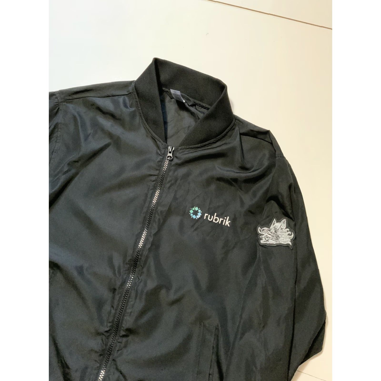 Vintage VINTAGE? Independent Trading Company Rubric Cloud Cyber Tech Full Zip Black Jacket M Mens Windbreaker Zip Size US M / EU 48-50 / 2 - 3 Thumbnail