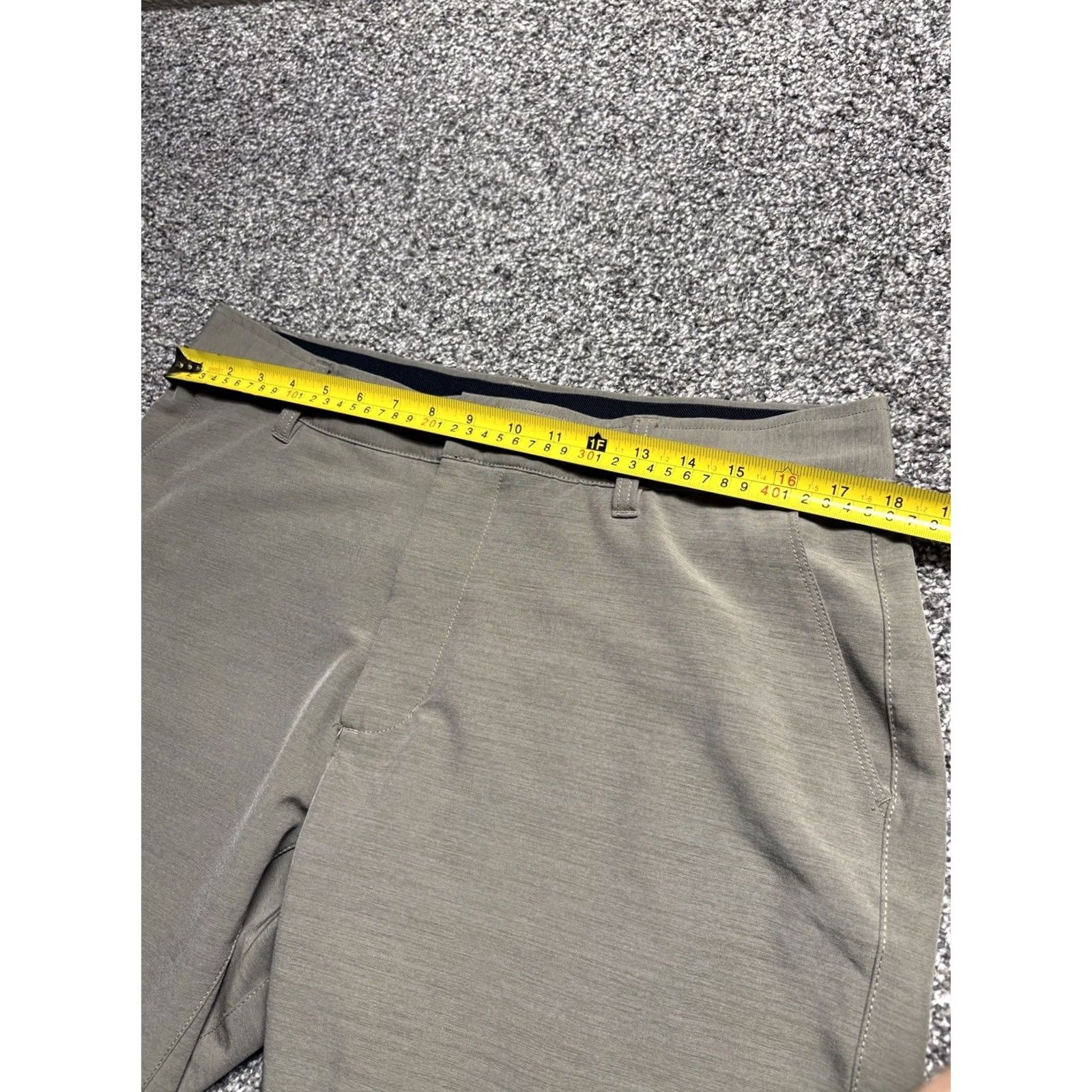 Vintage BYLT Kinetic Shorts Mens XL Heather Beige Golf Stretch Magnetic Pocket Casual Chino 9in Inseam Athletic Pockets Logo Size US 36 / EU 52 - 4 Thumbnail