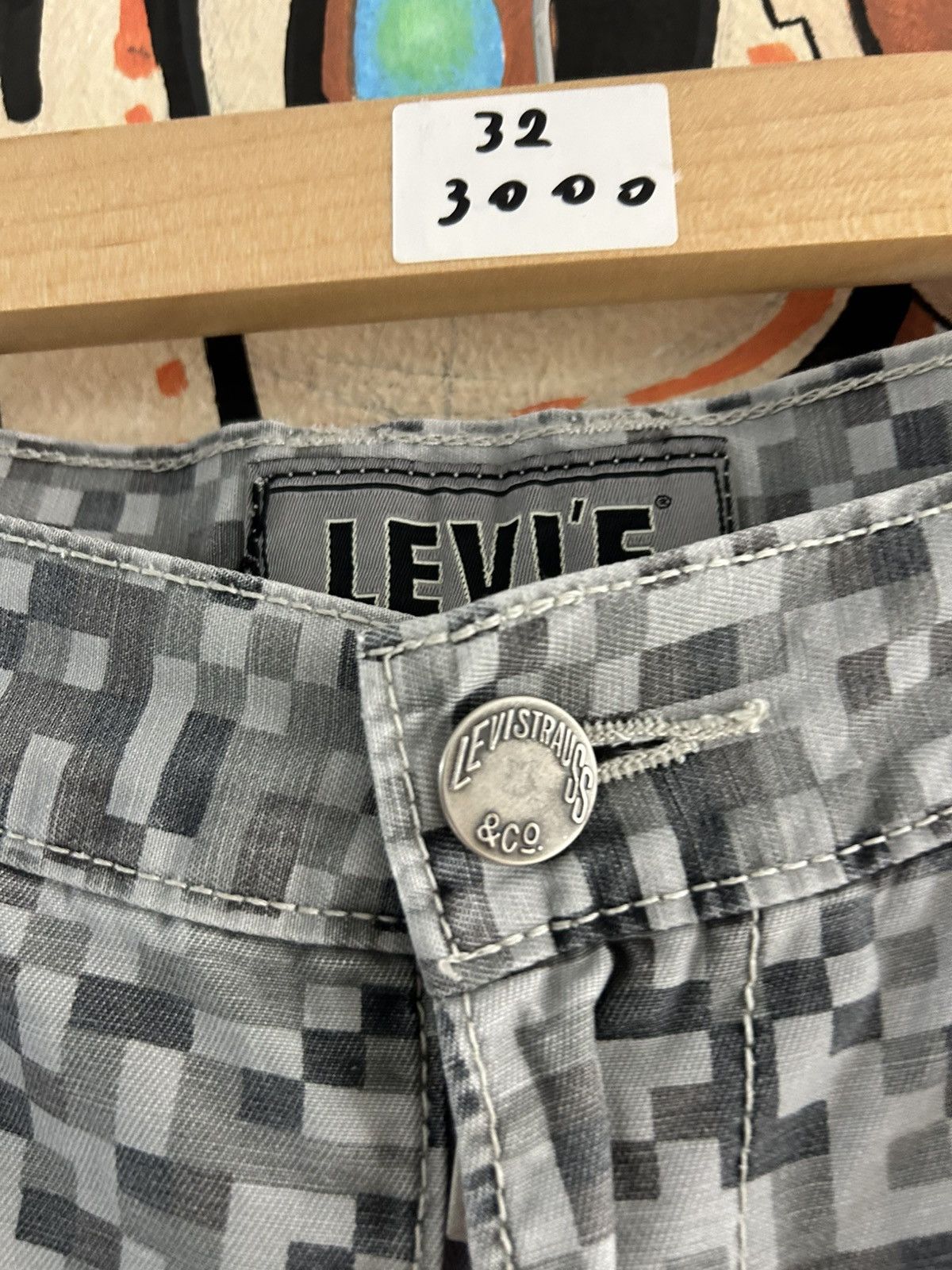 Vintage Levi’s cargo Pixeleted Camo Shorts Size US 32 / EU 48 - 4 Thumbnail