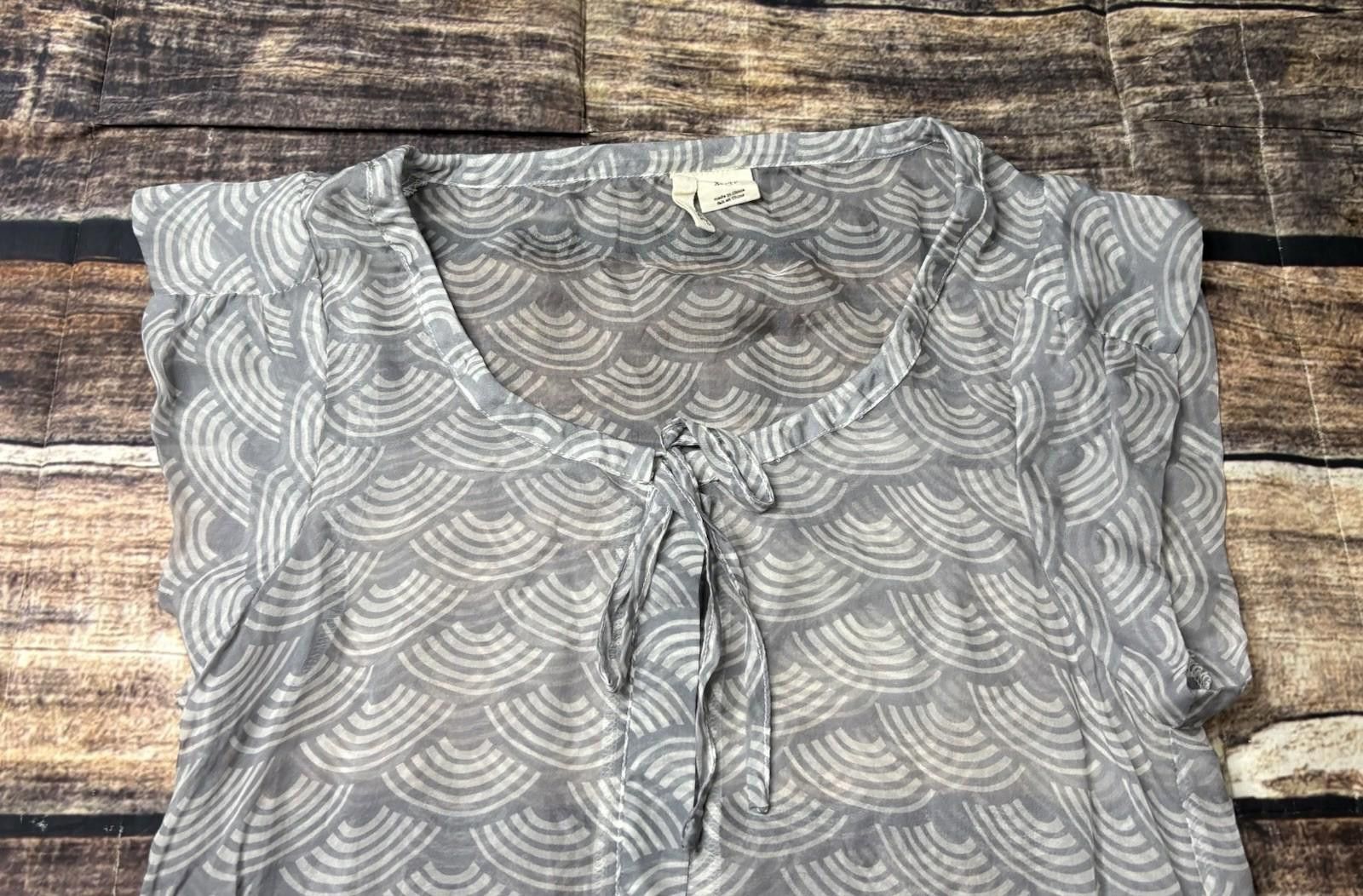 Enrico Coveri Covet Top Women's XS/TP 100% Silk Geometric Sheer Tie Hem Size XS / US 0-2 / IT 36-38 - 4 Thumbnail