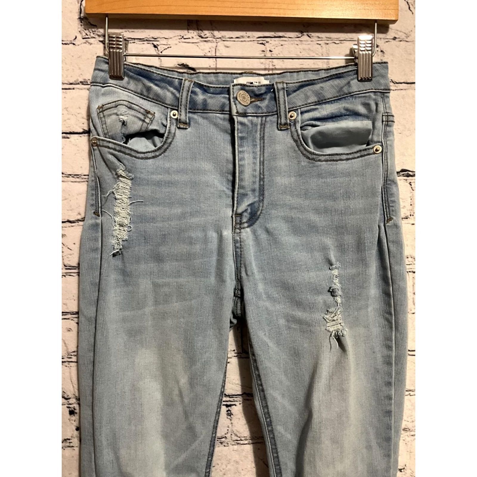 Forever 21 FOREVER 21 Light Wash Flare Jeans Women 27 Regular 27x30 Denim Button Pocket Blue Casual Distressed Vintage: No Size 27" / US 4 / IT 40 - 3 Thumbnail