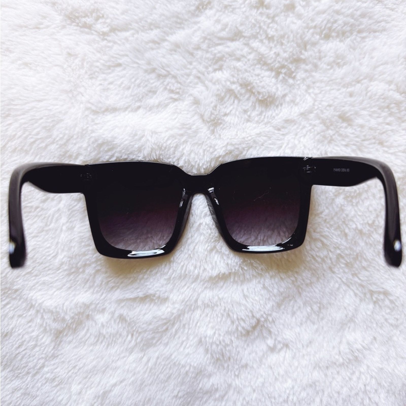 Other Liora Black Oversized Bold Sunglasses Size ONE SIZE - 10 Thumbnail