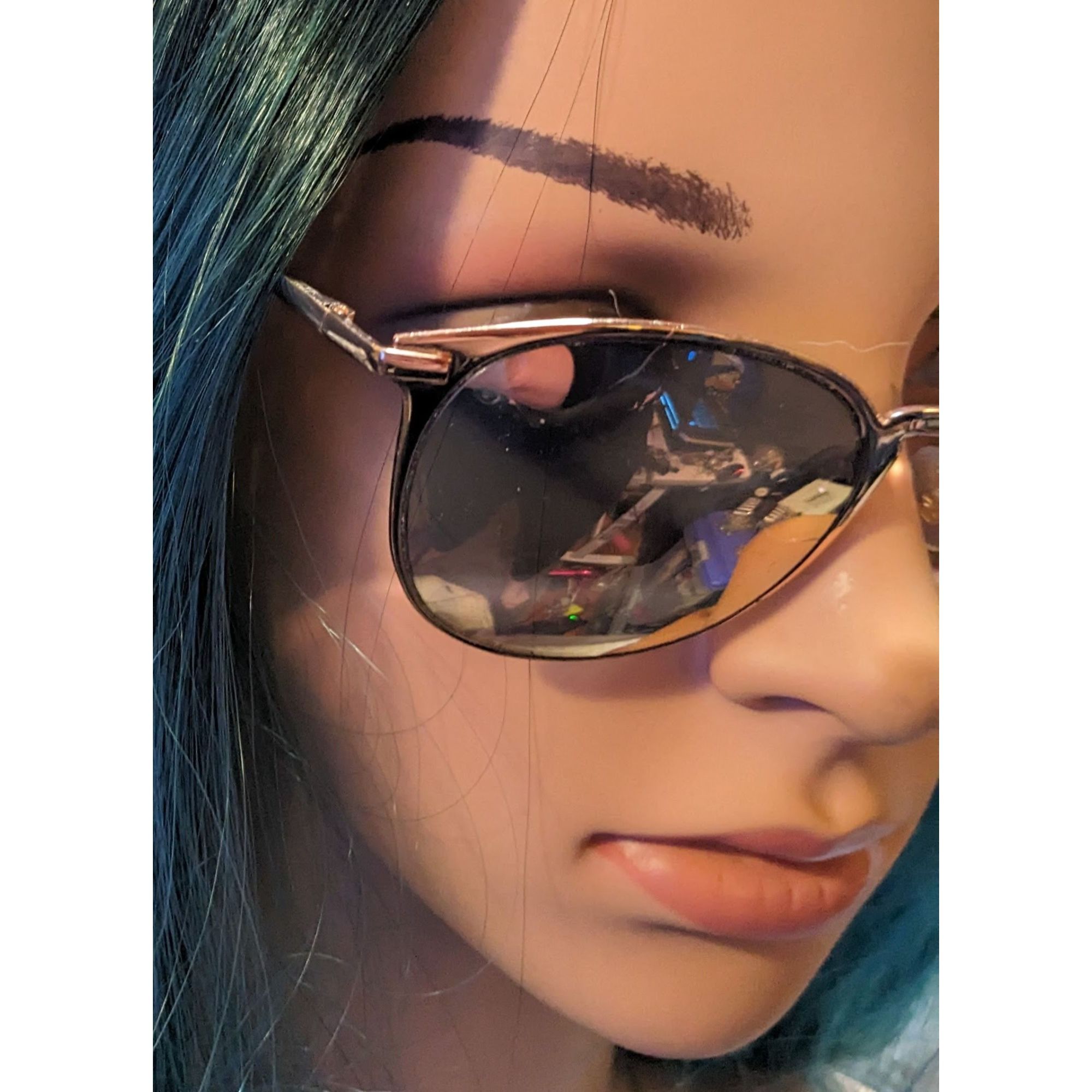 Foster Grant Foster Grant Hailey Rose Gold Mirrored Sunglasses Size ONE SIZE - 9 Thumbnail