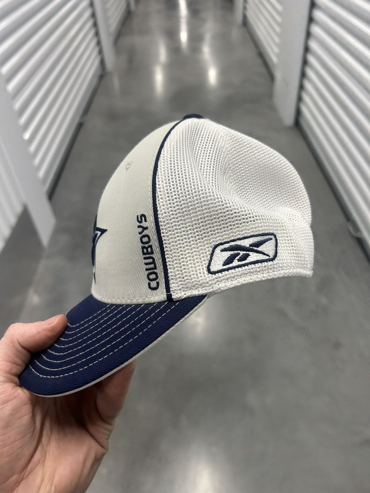 NFL × Reebok Dallas Cowboys Reebok white and blue mesh trucker hat Size ONE SIZE - 2 Thumbnail