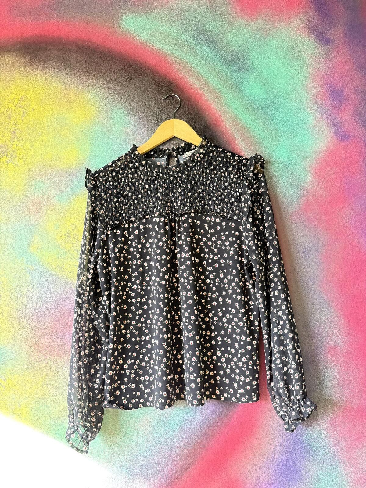 Other Oasis black floral top in size L Size ONE SIZE - 1 Thumbnail