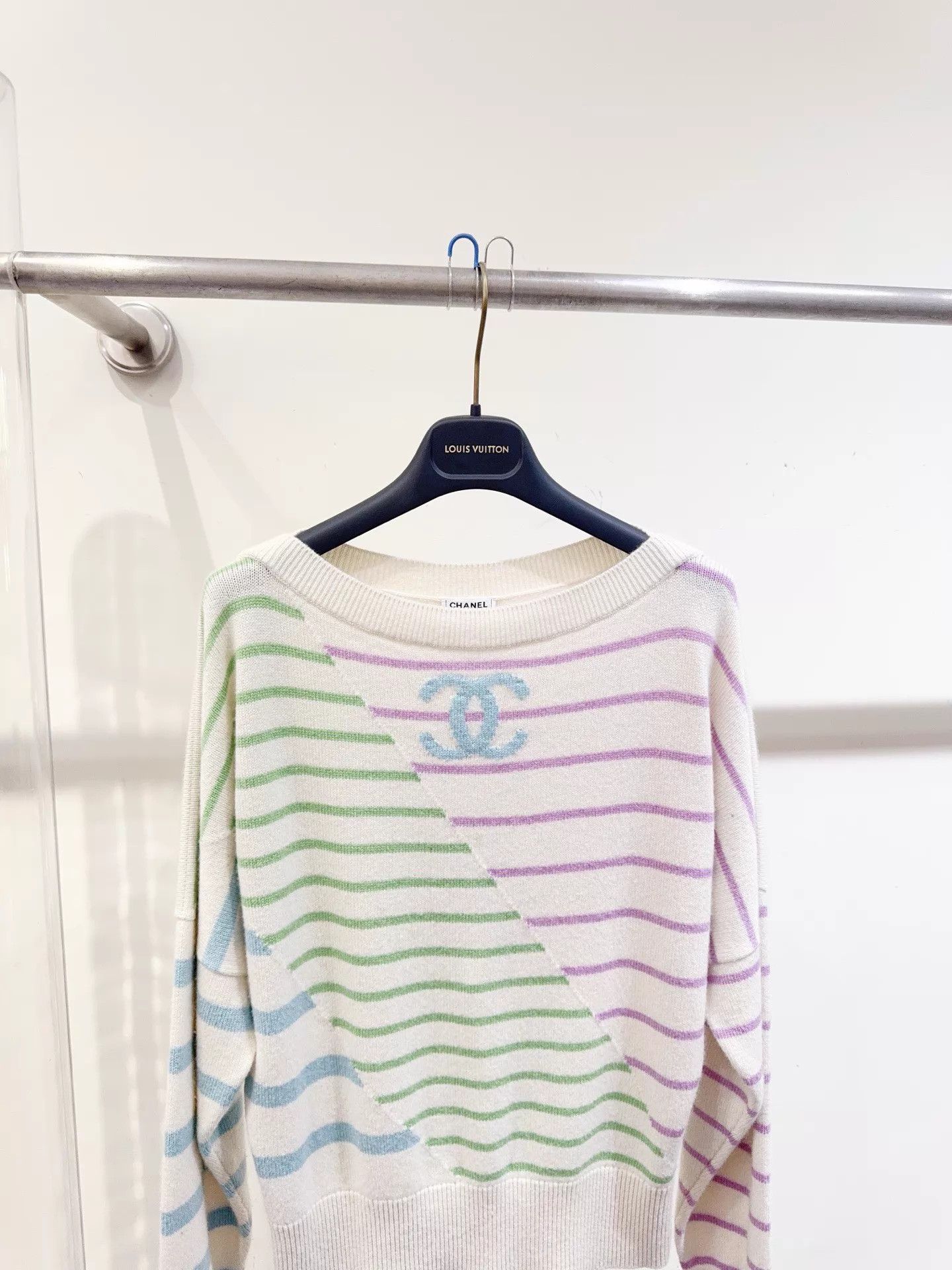 Chanel Chanel 20C Large Logo Women's Sweater 40 Pastel Size M / US 6-8 / IT 42-44 - 2 Thumbnail