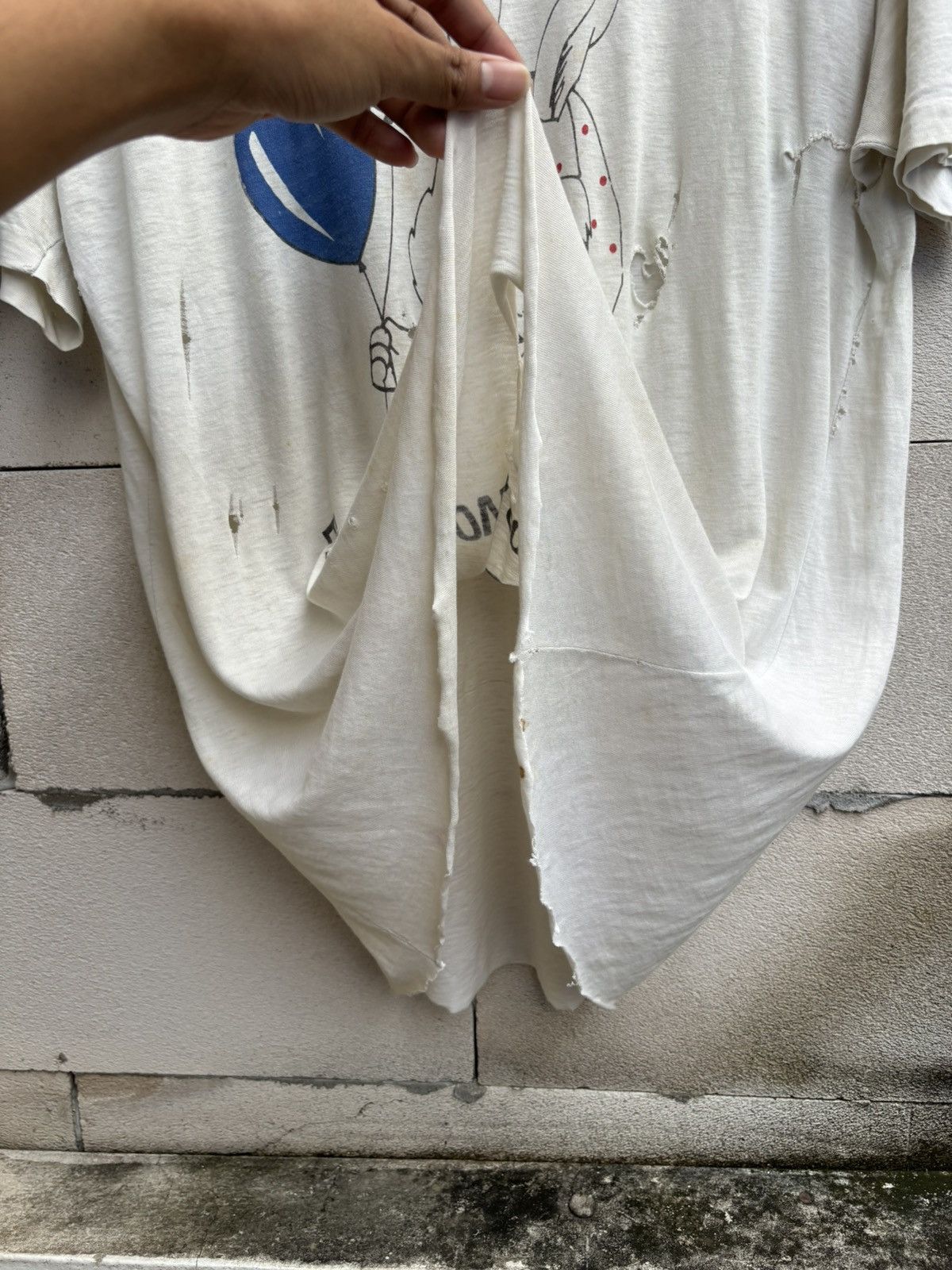 Vintage Thrashed EVERYBODY LOVES SOMEBUNNY T Shirt Distressed ERD Size US L / EU 52-54 / 3 - 11 Thumbnail
