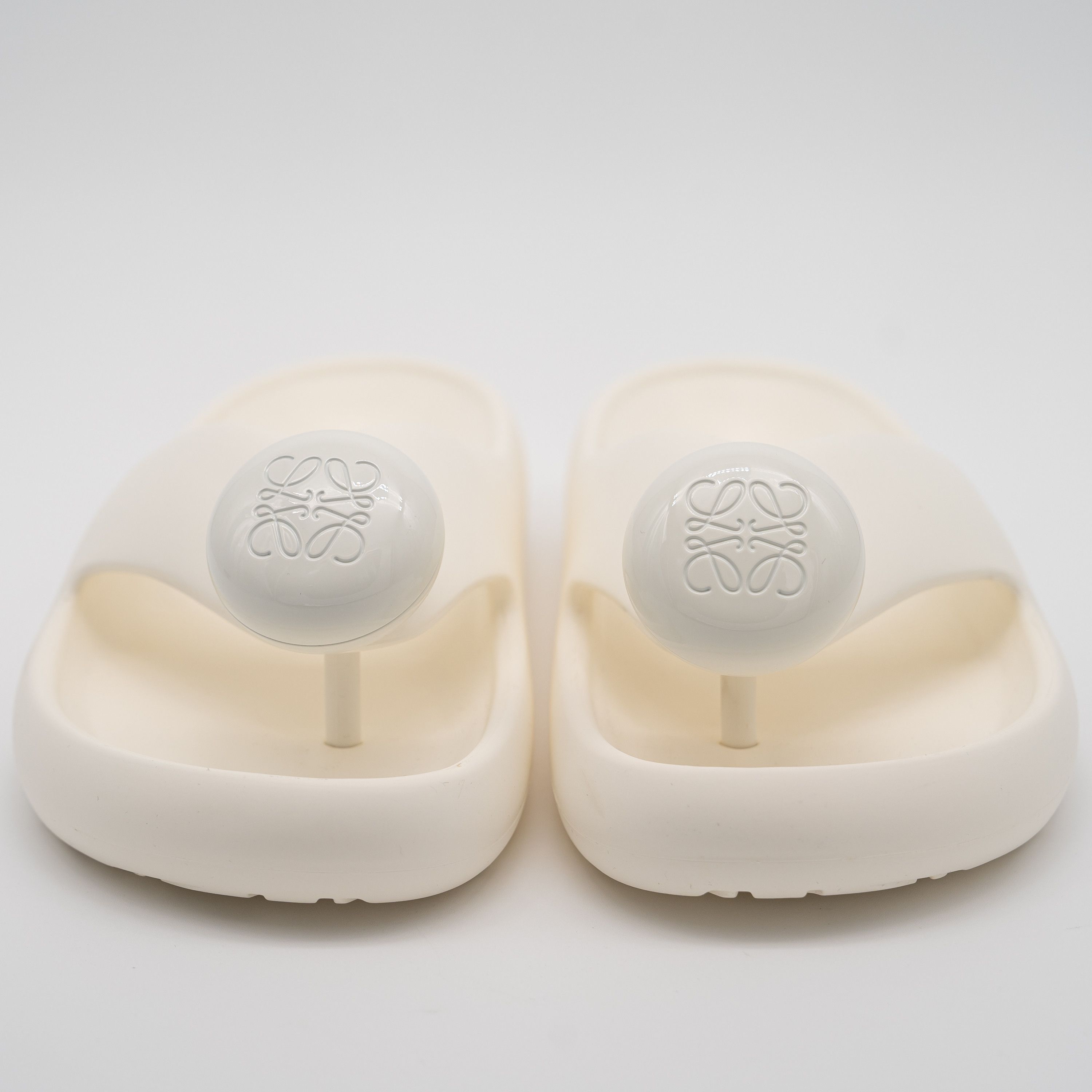 Loewe 36 6 us Loewe Pebble Sandals White Slides Foam Thong Rubber Size US 6 / IT 36 - 2 Thumbnail