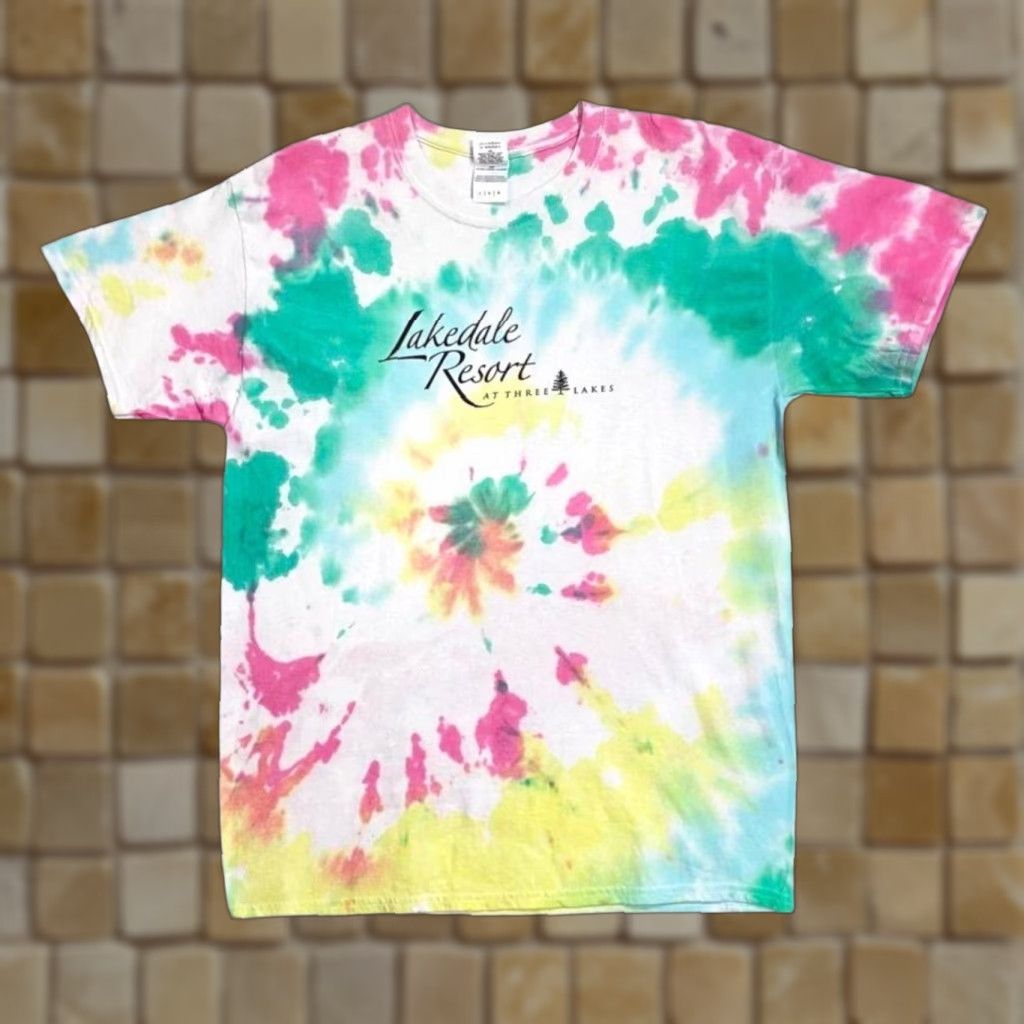 Gildan Lakedale Resort “At Three Lakes” Souvenir Spellout Graphic Tie Dye T-Shirt Large Size US L / EU 52-54 / 3 - 1 Thumbnail