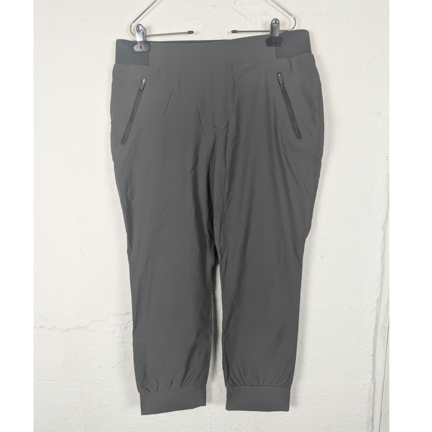 Eddie Bauer Eddie Bauer First Ascent Hiking Pants Womens 10 Grey Cropped Size 32" / US 10 / IT 46 - 1 Thumbnail