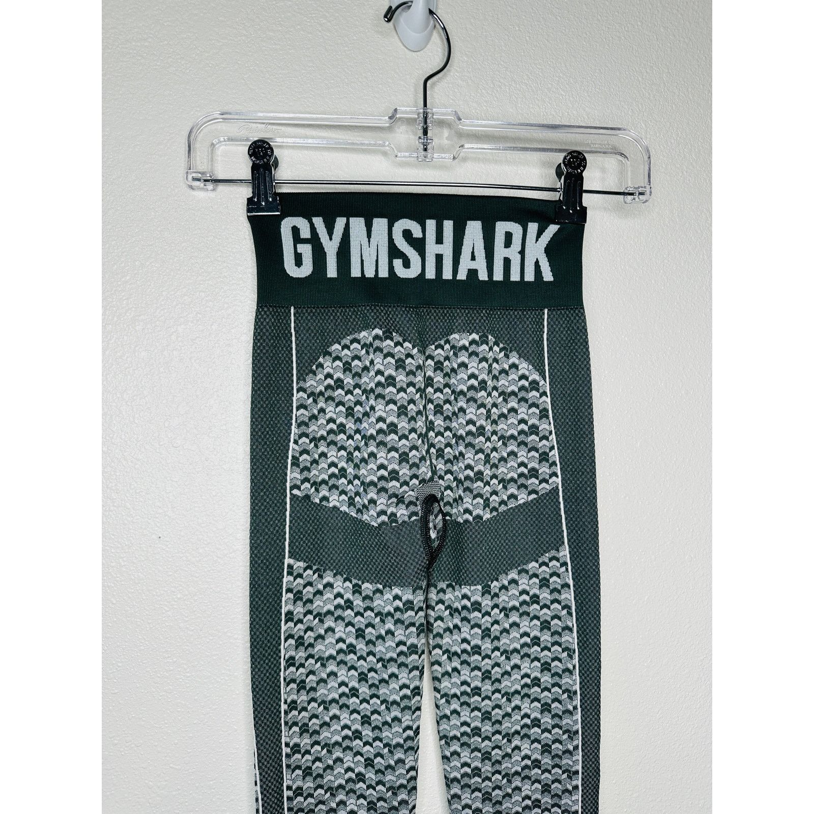 Gymshark Gymshark Olive Booty Enhancing Leggings XS High Waist Size 25" / US 0 / IT 36 - 8 Thumbnail