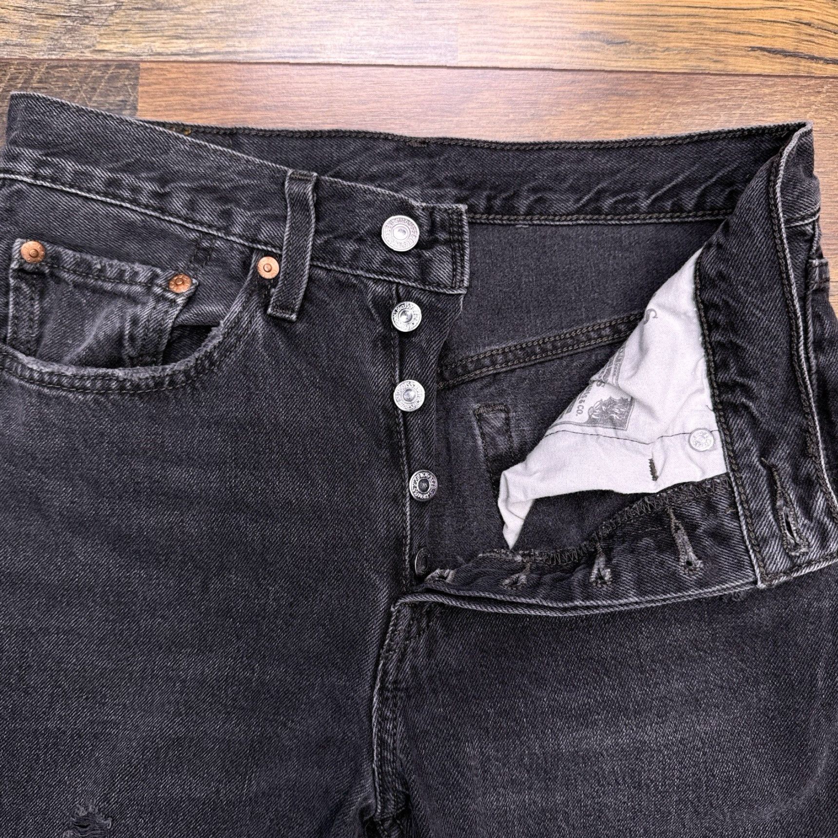 Levi's Levi's 501 Jeans Women High Rise Skinny 26x28 Black Denim 5-Pocket Distressed Slim Vintage 90s Shirts? Size 26" / US 2 / IT 38 - 4 Thumbnail