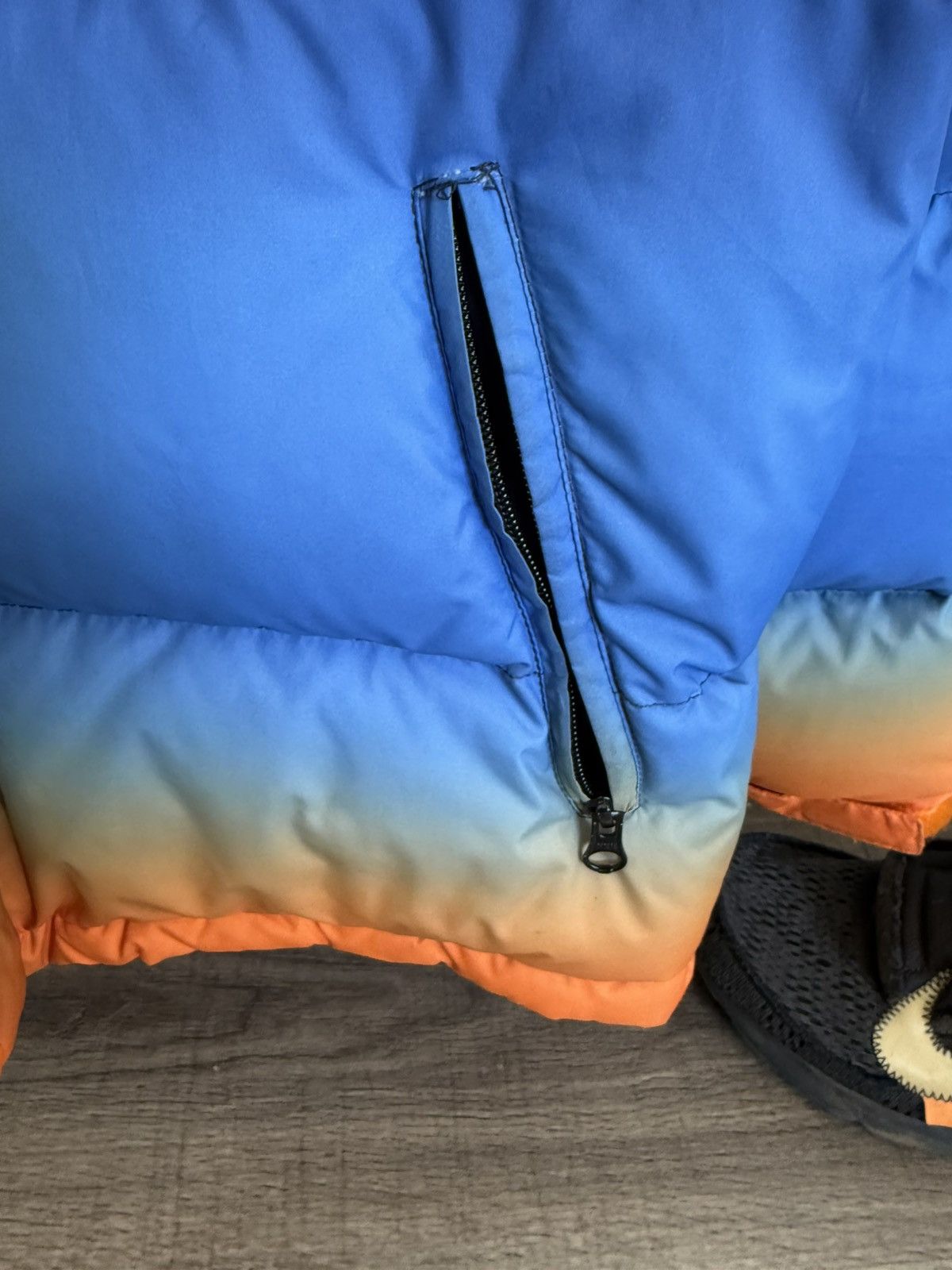 Supreme Supreme gradient puffy jacket navy Size US L / EU 52-54 / 3 - 3 Thumbnail
