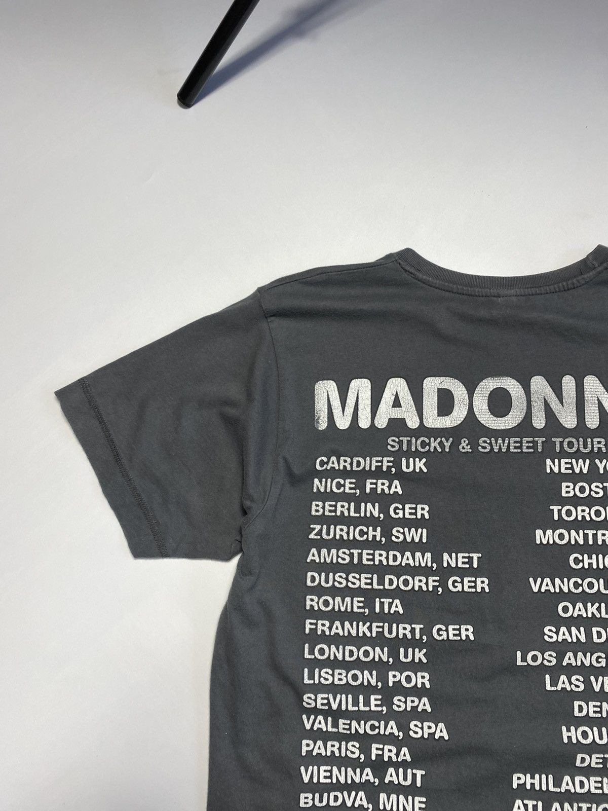 Band Tees × Vintage Vintage Madonna Sticky and Sweet tour tee M Size US M / EU 48-50 / 2 - 9 Thumbnail