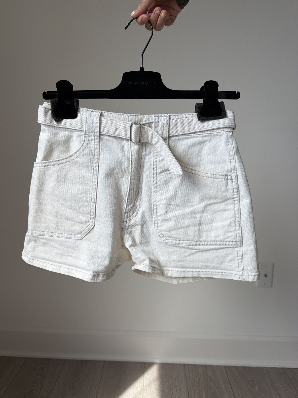 Club Monaco Club Monaco cream white denim shorts Size 25" / US 0 / IT 36 - 1 Thumbnail