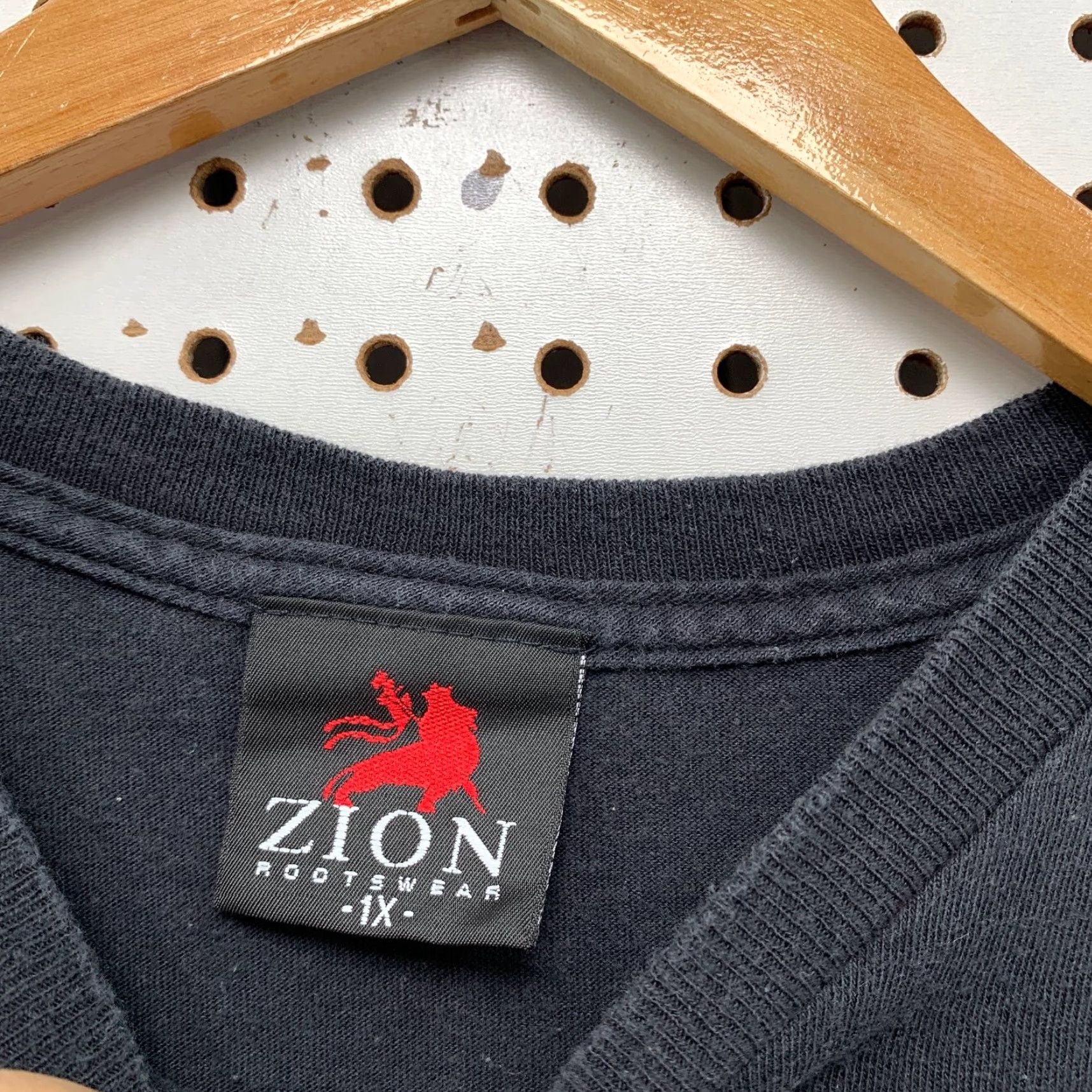 Vintage VINTAGE Zion Rootswear Shirt Mens XL Black Bob Marley Zion Rootswear Shirt Mens XL Black Rasta Music 73 Retro Size US XL / EU 56 / 4 - 4 Thumbnail