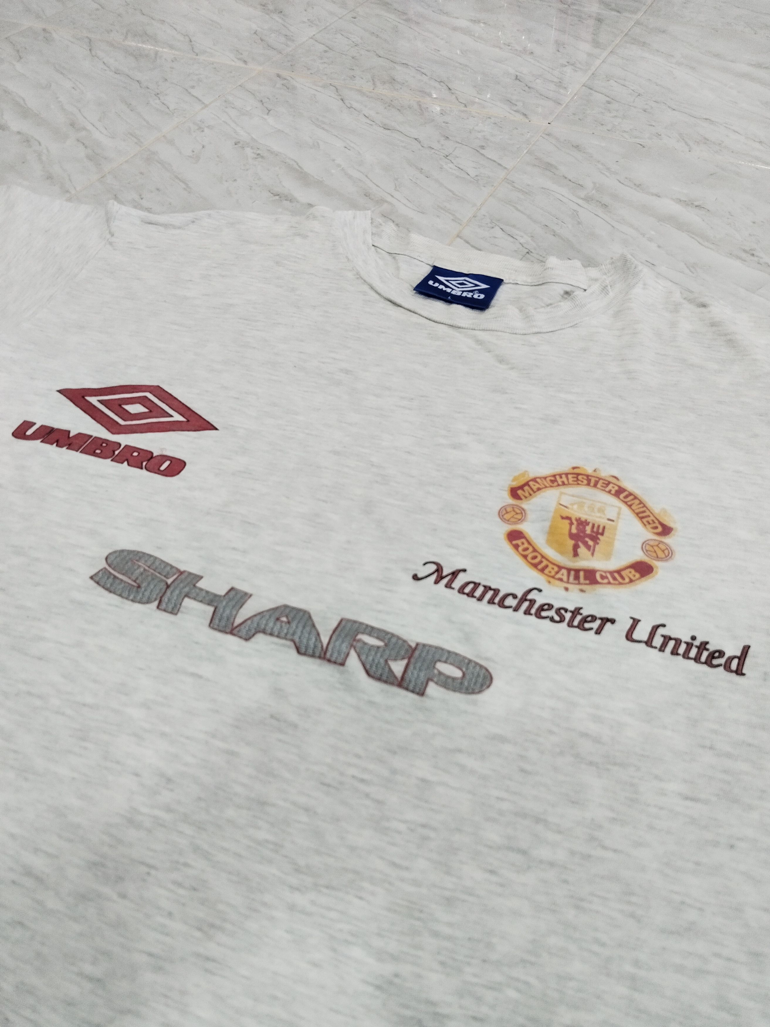 Umbro × Vintage Vtg Distressed Umbro Manchester united Football Club Tshirt Size US L / EU 52-54 / 3 - 3 Thumbnail