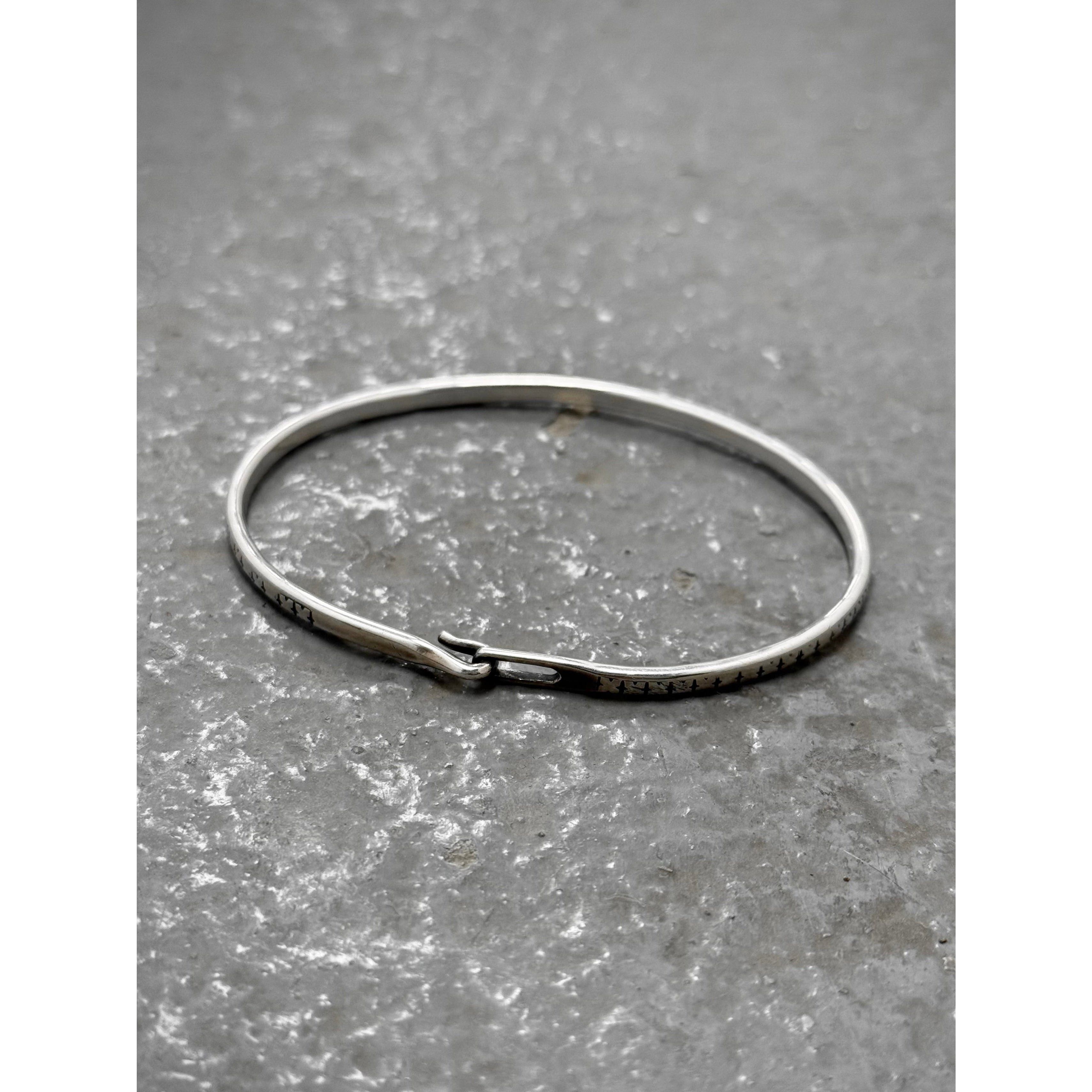 Werkstatt Munchen WERKSTATT:MÜNCHEN .925 Silver Cross Pattern Hook Bangle Size ONE SIZE - 3 Thumbnail