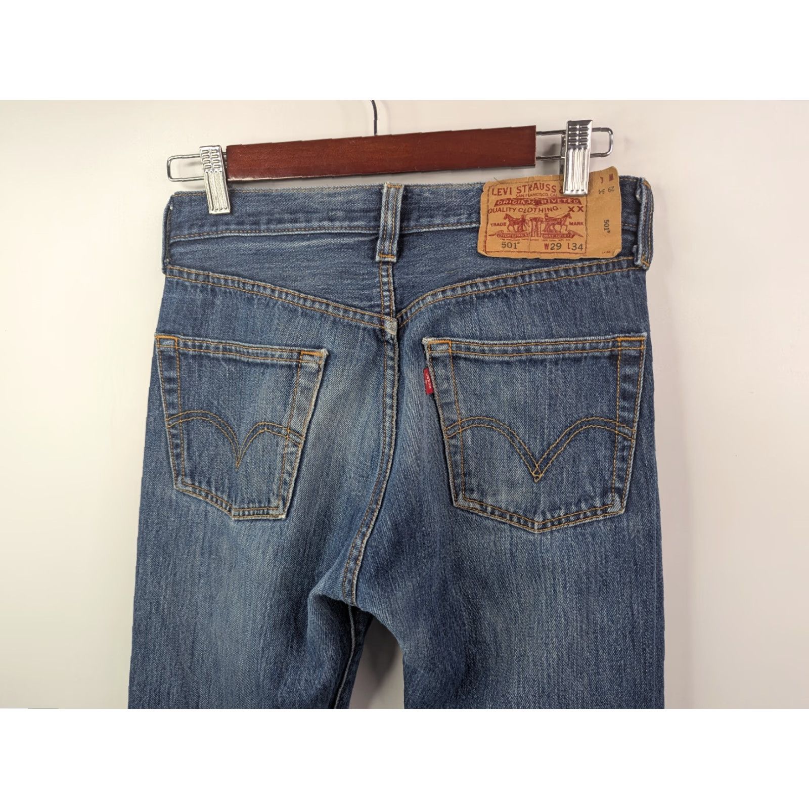 Levi's VINTAGE Levis Button Fly 501 Jeans Mens 28 Regular Denim Blue Cotton 100% Straight Fit Inseam 33 in 501 Series Size US 28 / EU 44 - 6 Thumbnail