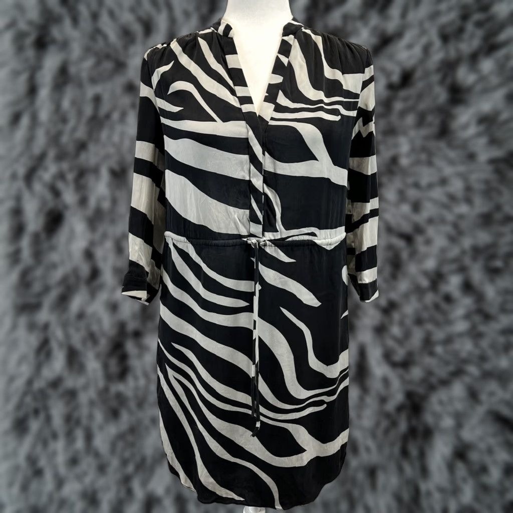 Diane von Furstenberg VINTAGE Diane von Furstenberg Animal Print Zebra Silk Blend Shirt Dress Womens Size 2 Black & Grey Size XS / US 0-2 / IT 36-38 - 1 Thumbnail