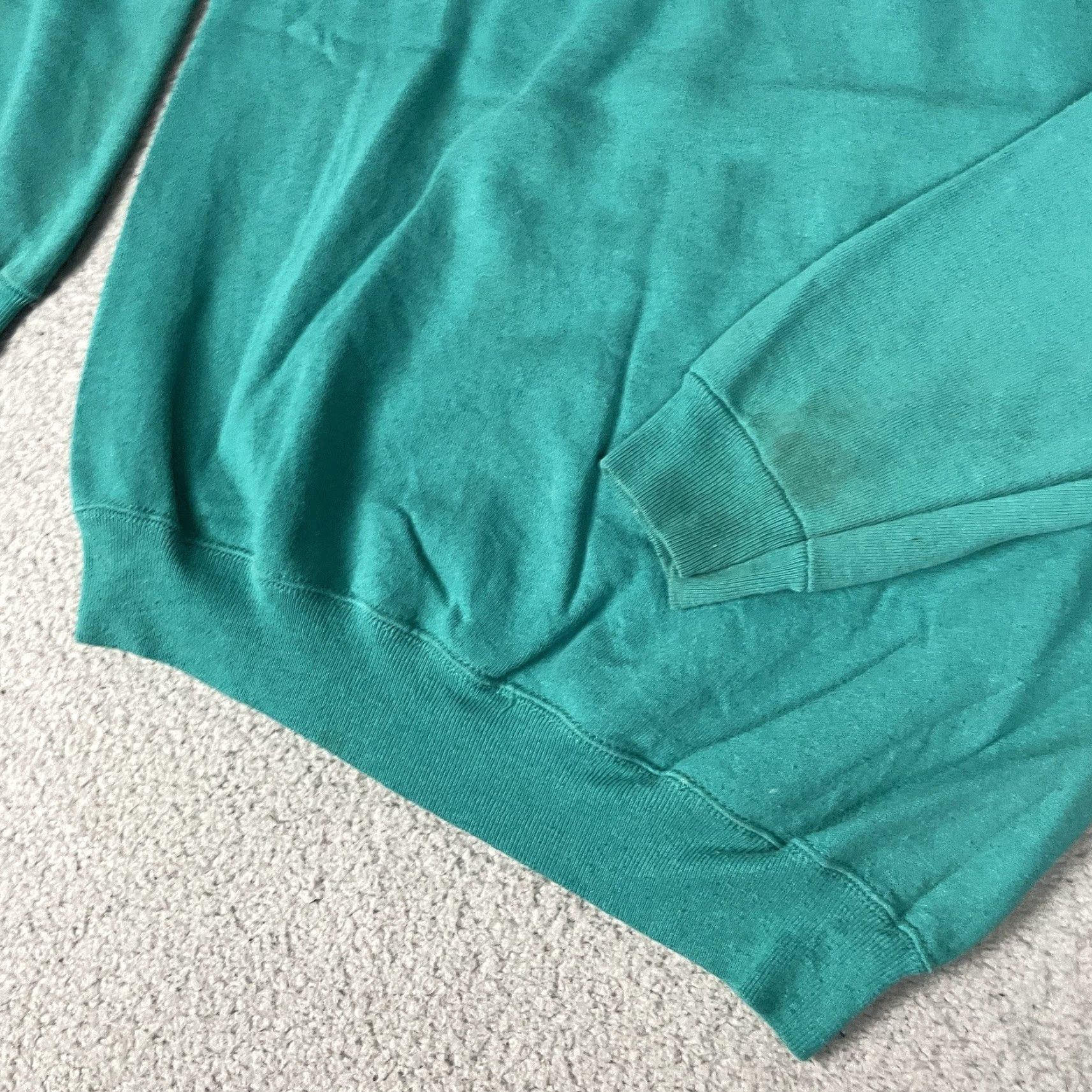 Hanes VINTAGE Hanes Sweatshirt Adult L Crew Neck Green Distressed Logo Graphic 80s 90s Retro Vintage Mens Size US L / EU 52-54 / 3 - 6 Thumbnail