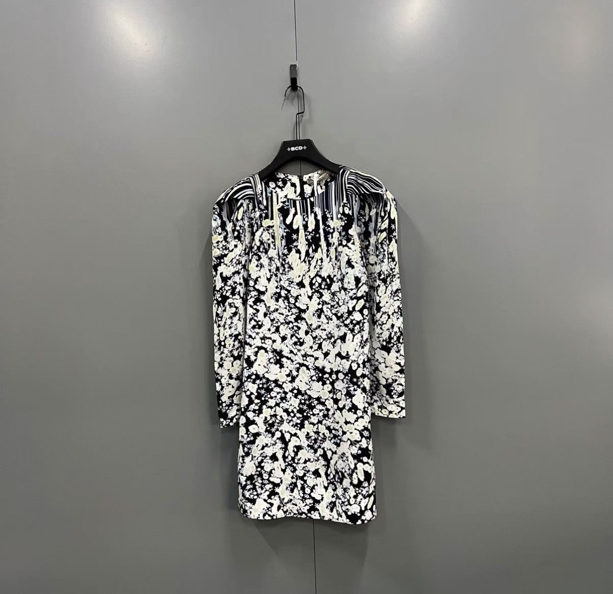 DOROTHEE SCHUMACHER Dorothee Schumacher Floral Print Dress J41 Size M / US 6-8 / IT 42-44 - 1 Thumbnail