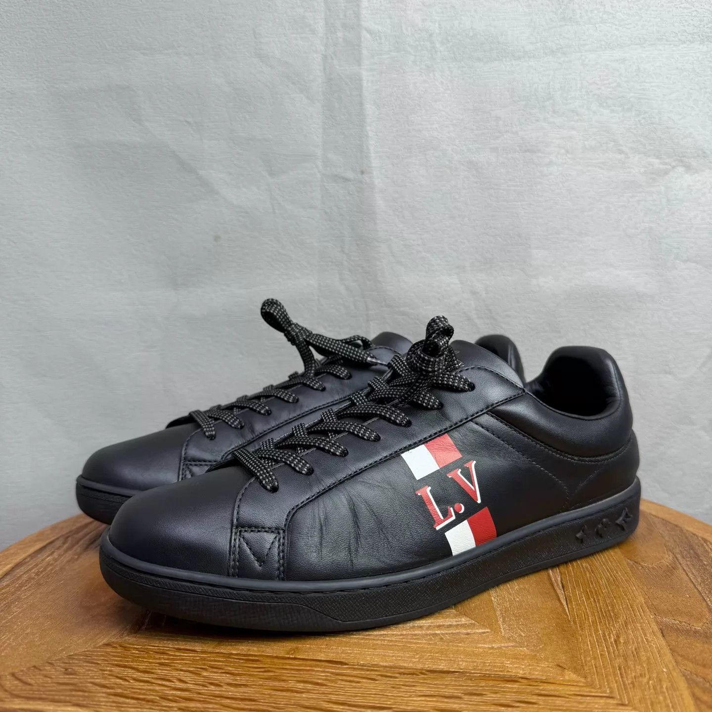 Louis Vuitton LV logo black leather sneaker 98 new Uk7/EU41 Size US 8 / EU 41 - 1 Thumbnail