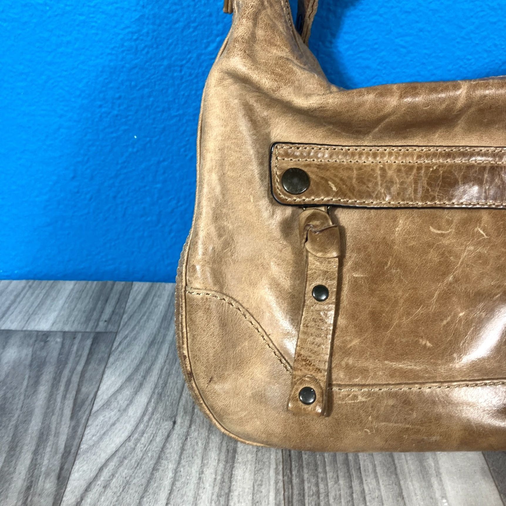 Frye Frye Melissa Crossbody Bag Tan Leather Distressed Zip Medium Women’s Size M / US 6-8 / IT 42-44 - 3 Thumbnail