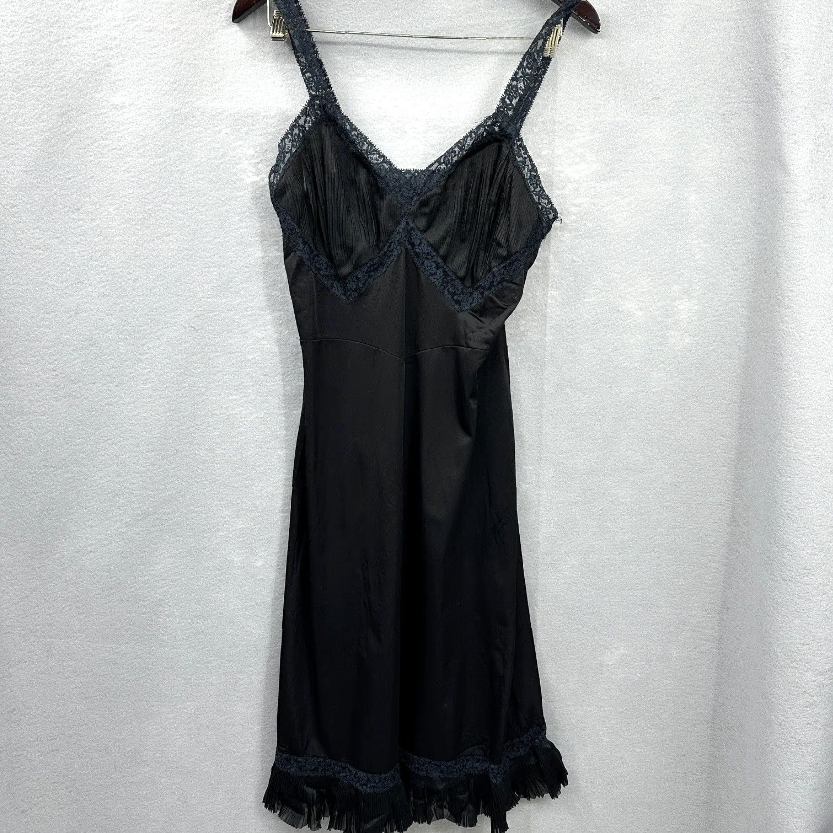 Vintage VINTAGE Vanity Fair Slip 36 Black Nylon Full 70s 60s Pin-Up Sissy Coquette Decade 1960s Mens Womens Girls Boys Size ONE SIZE - 2 Thumbnail