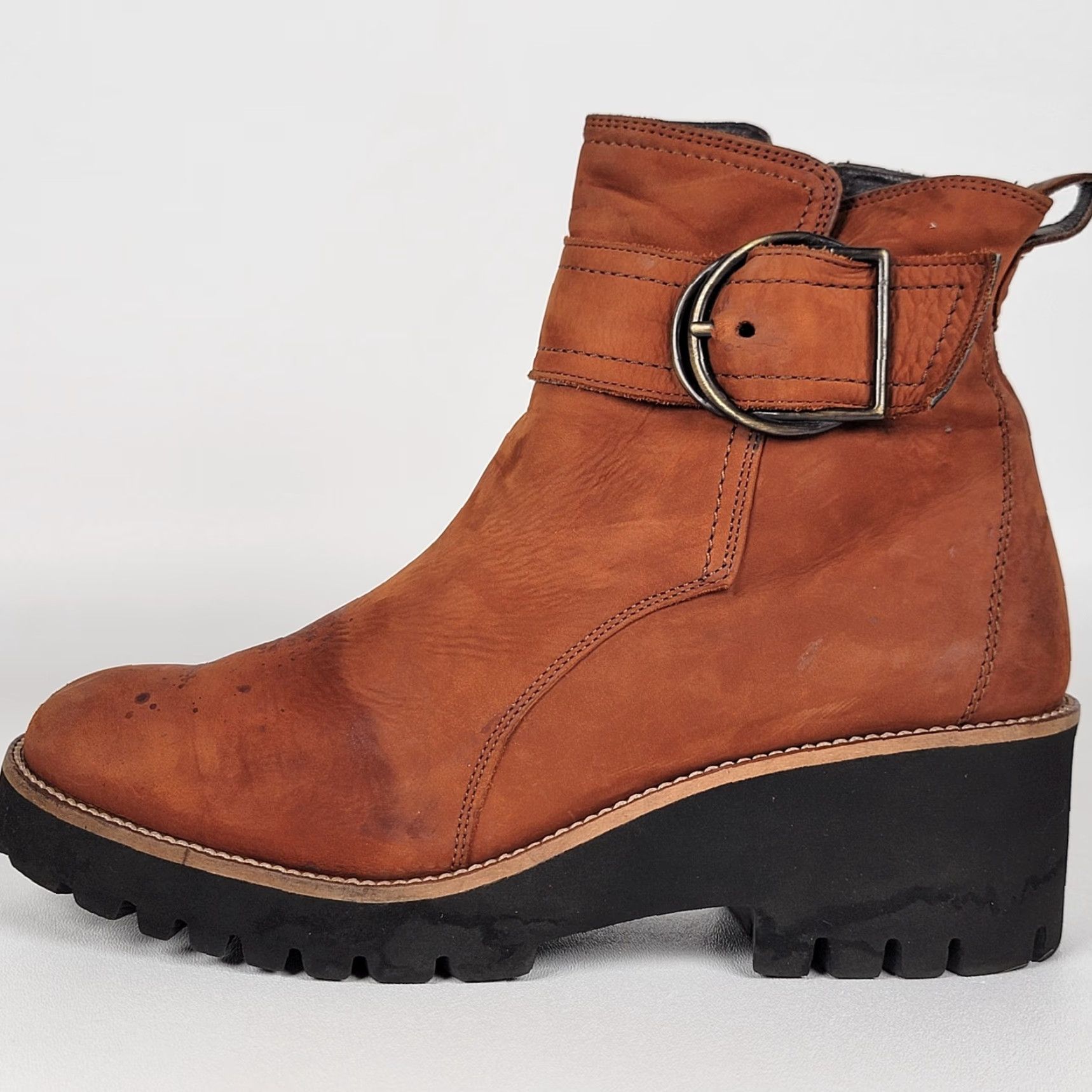 Vintage VINTAGE Paul Green Boots Women’s 8 Brown Leather Short Lug Bootie Zip Buckle Cushioned Insole Round Toe Mid Heel Fall Winter Spring UK 6 US 8 Size 28" / US 6 / IT 42 - 6 Thumbnail