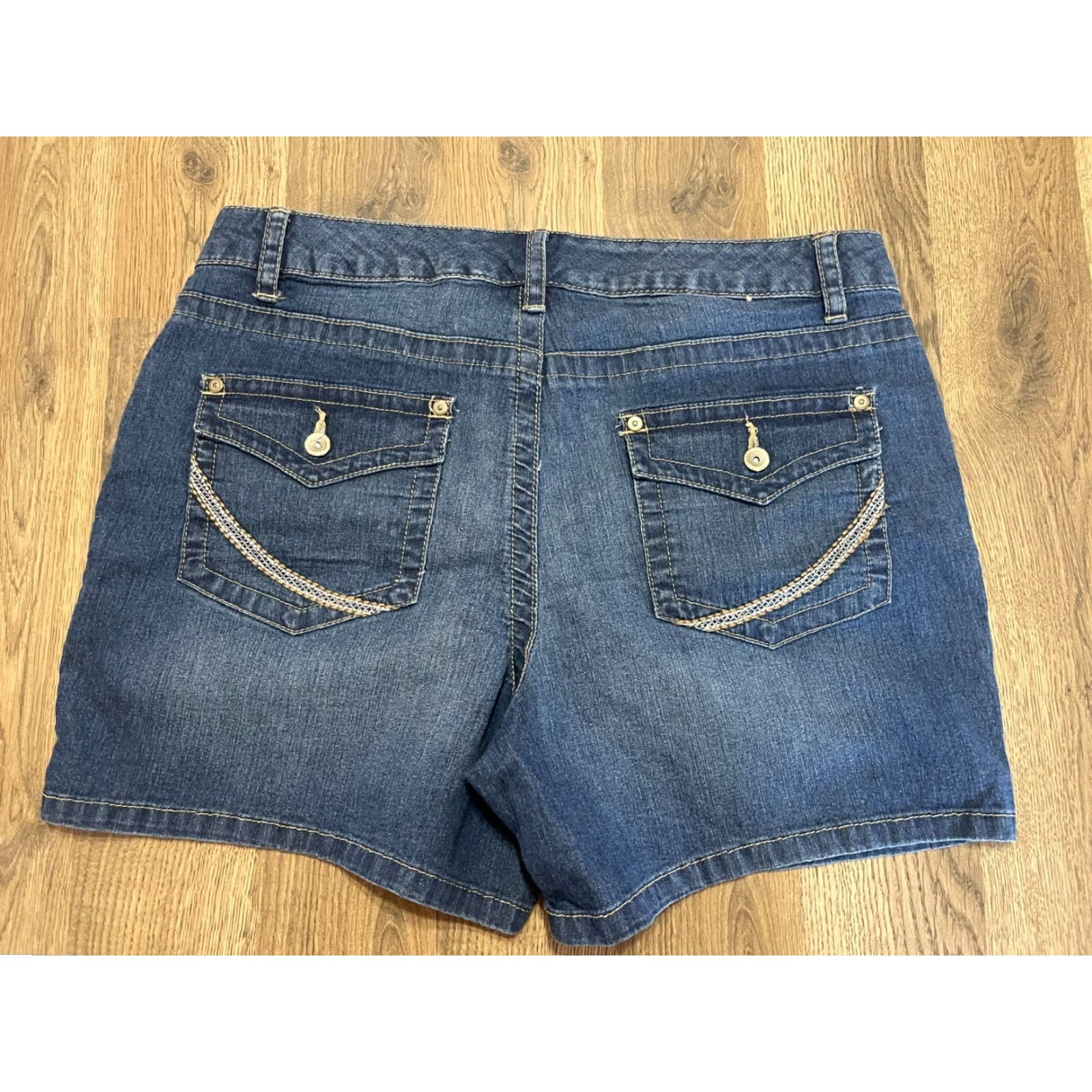 Vintage Sonoma Shorts Womens Size 10 Denim Blue Bermuda Modern Short Casual Regular Fit Front Flat Front Women's Clothing Size 32" / US 10 / IT 46 - 2 Thumbnail