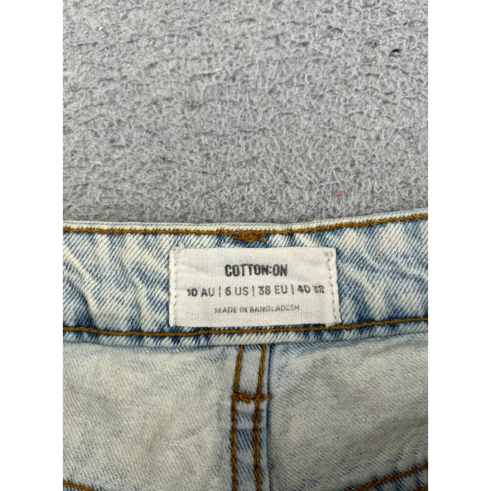 Cotton On Cotton On Shorts Womens 27 Blue Denim Cut-Off High Rise 5-Pocket Denim Shorts Light Wash 28x3 Size 27" / US 4 / IT 40 - 7 Thumbnail