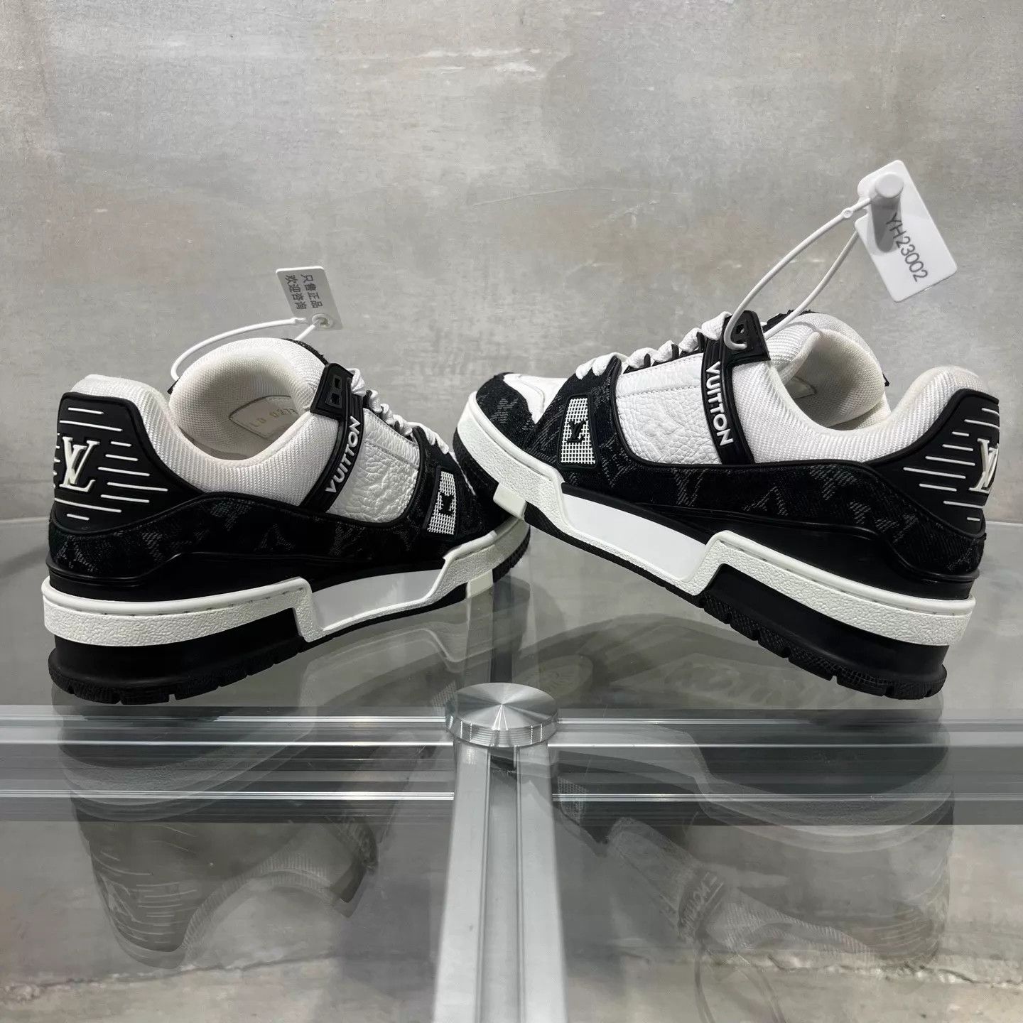 Louis Vuitton LV Trainer Black White Denim 1.5/35.5 Size US 5 / IT 35 - 5 Thumbnail