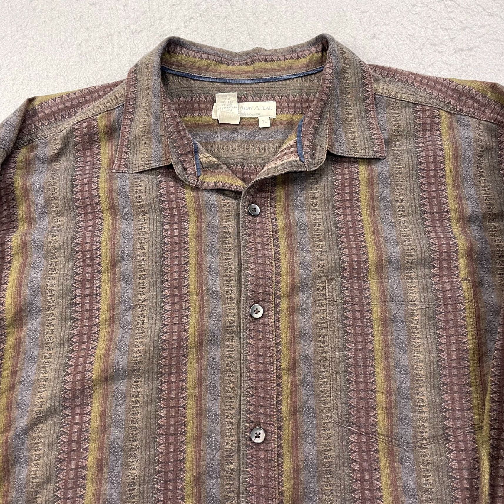 The Territory Ahead VINTAGE Territory Ahead Shirt Mens XL Loud Red Green Aztec Geometric Tribal 90s Size US XL / EU 56 / 4 - 2 Thumbnail