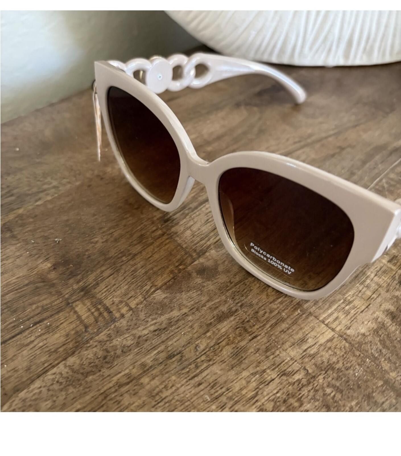 Other Chic Beige Sunglasses with Decorative Accent Size ONE SIZE - 2 Thumbnail
