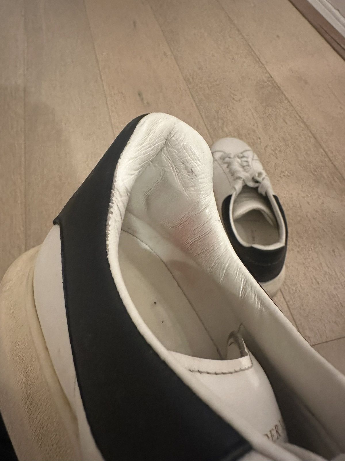 Alexander McQueen Alexander McQueen White & Black Oversized Sneaker Size US 7 / EU 40 - 13 Thumbnail